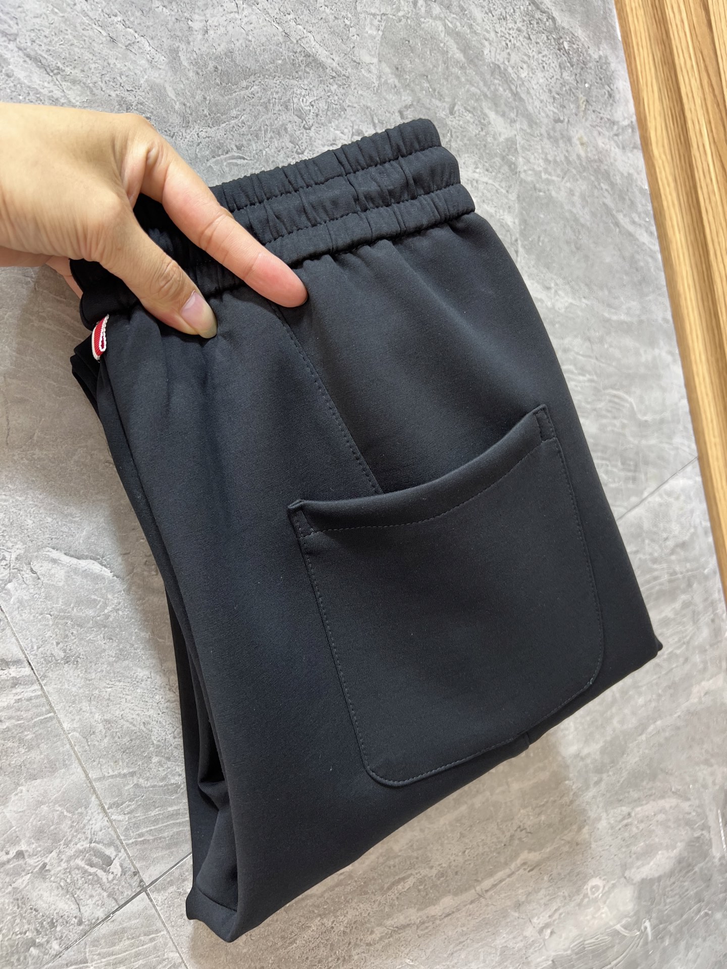 NO:524990,Moncler/家口 2025 autumn and winter new product, complete three standards, casual pants, no need to introduce too much good products, look at the details, counter number 30-38, 175/140 upper body 32, Moncler, alexander wang19860909Moncler/蒙口 2025秋冬新品 三标齐全 休闲裤 好货不用过多介绍 看细节 专柜码数30-38 175/140上身32码,,Moncler,alexander wang,Men's clothing