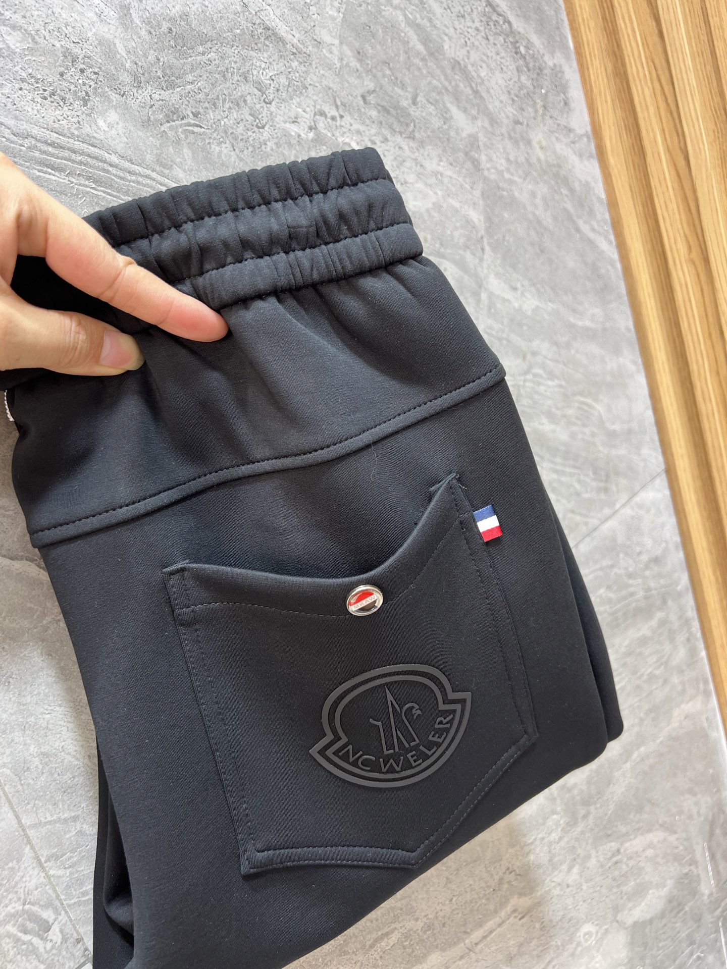 NO:525005,Moncler/家口 2025 autumn and winter new product, complete three standards, casual pants, no need to introduce too much good products, look at the details, counter number 30-38, 175/140 upper body 32, Moncler, alexander wang19860909Moncler/蒙口 2025秋冬新品 三标齐全 休闲裤 好货不用过多介绍 看细节 专柜码数30-38 175/140上身32码,,Moncler,alexander wang,Men's clothing
