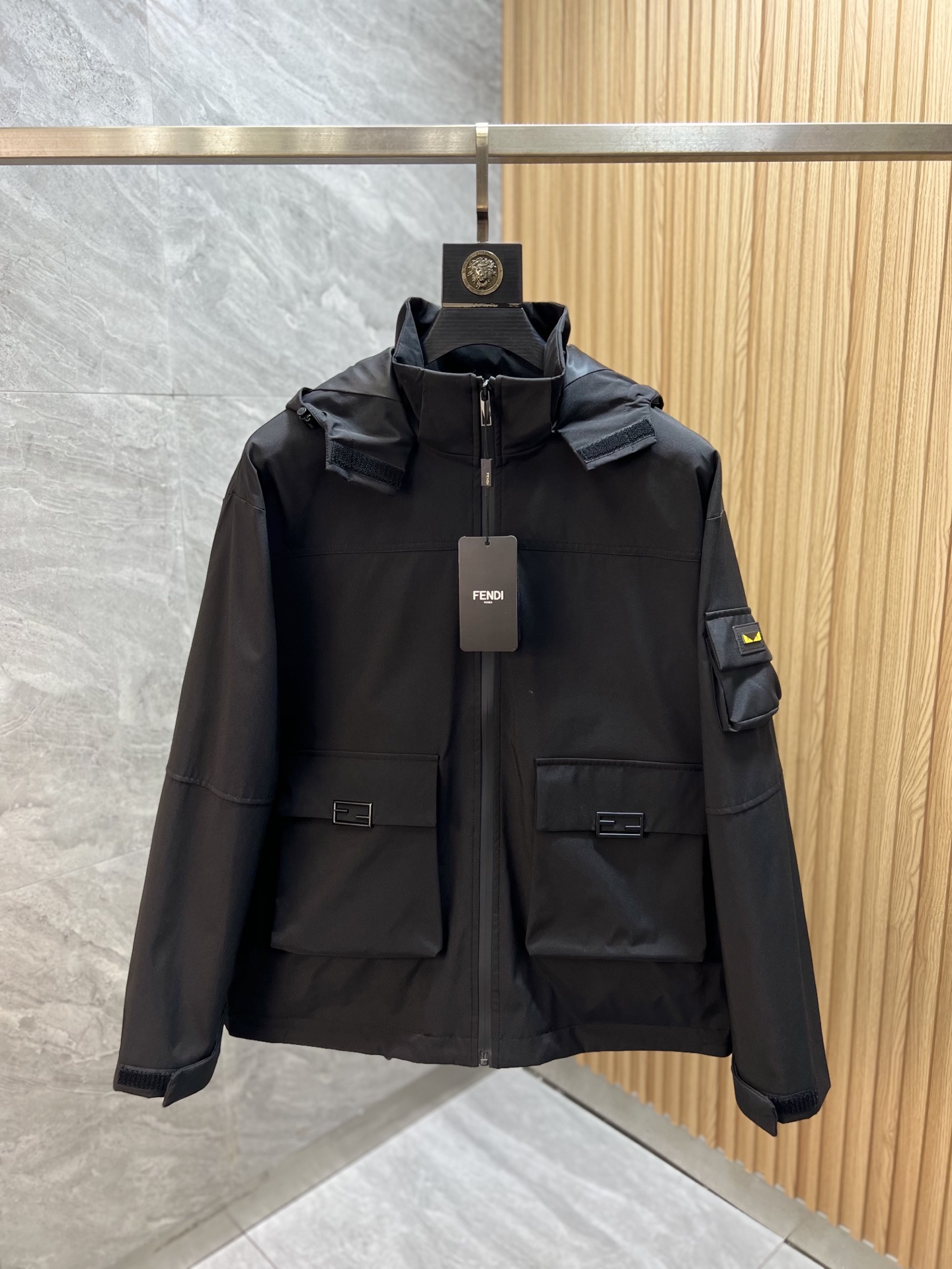 NO:525002,Fendi/Fendi 2025 new autumn and winter products are available, complete three standards, jackets, no need to introduce too much good products, look at the details, counter code M-XXXL 175/140 Suggestions,,fendi,fendi, jackets & coats,jackets & coats,alexander wang19860909Fendi/芬迪 2025年秋冬新品上新 三标齐全 夹克外套 好货不用过多介绍 看细节 专柜码数M-XXXL 175/140建议L,,fendi,fendi,jackets & coats,jackets & coats,alexander wang,Men's clothing