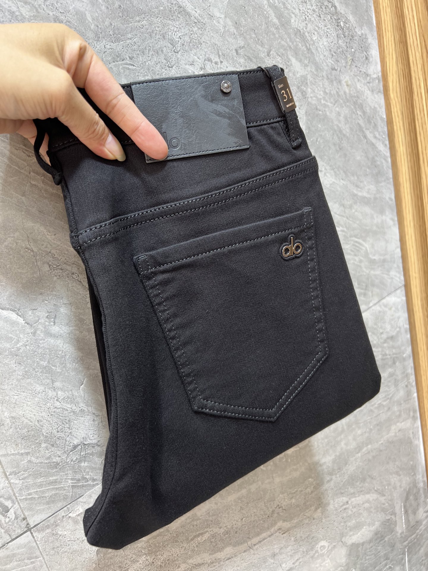 NO:526054,alo 2025 autumn and winter new products, complete three standards, jeans, good products, don't need to introduce too much, look at the details, counter number 29-38, 175/140, upper body 32, jeans, alexander wang19860909alo 2025秋冬新品 三标齐全 牛仔裤 好货不用过多介绍 看细节 专柜码数29-38 175/140上身32码,,jeans,alexander wang,Men's clothing