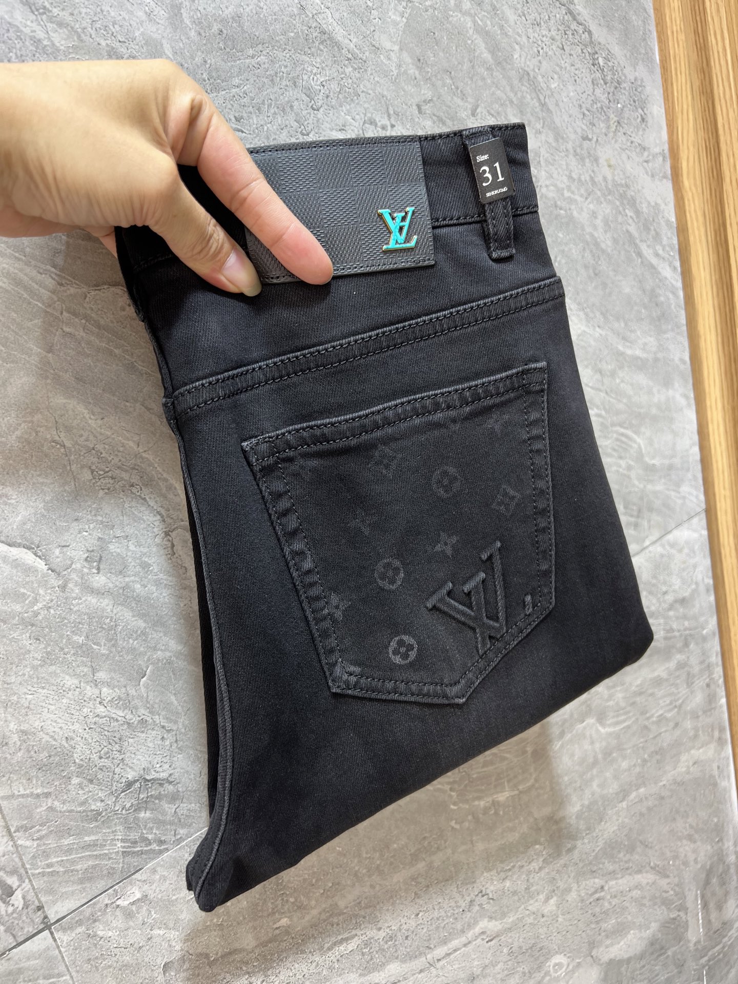 NO:526060,LV/Louis Vuitton 2025 autumn and winter new products, complete three standards, jeans, good products, don't need to be introduced too much, look at the details, counter code number 29-38 175/140 upper body 32,,louis vuitton,louis vuitton,jeans,alexander wang19860909LV/路易威登 2025秋冬新品 三标齐全 牛仔裤 好货不用过多介绍 看细节 专柜码数29-38 175/140上身32码,,louis vuitton,louis vuitton,jeans,alexander wang,Men's clothing