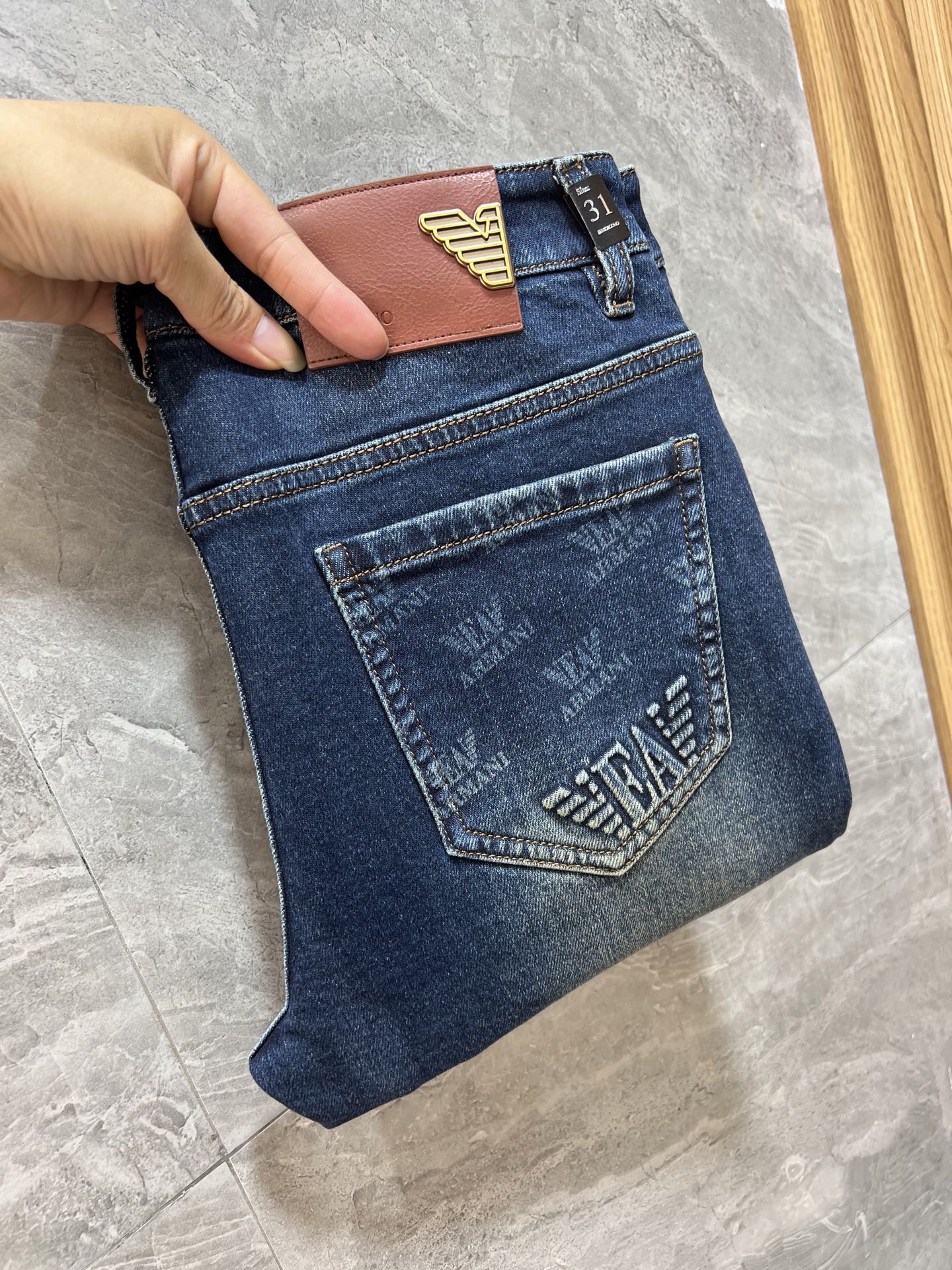 NO:526061,Armani/Armani 2025 autumn and winter new products, complete three standards, jeans, good products, don't need to be introduced too much, look at the details, counter number 29-38, 175/140 upper body 32,,armani,armani,jeans,alexander wang19860909Armani/阿玛尼 2025秋冬新品 三标齐全 牛仔裤 好货不用过多介绍 看细节 专柜码数29-38 175/140上身32码,,armani,armani,jeans,alexander wang,Men's clothing