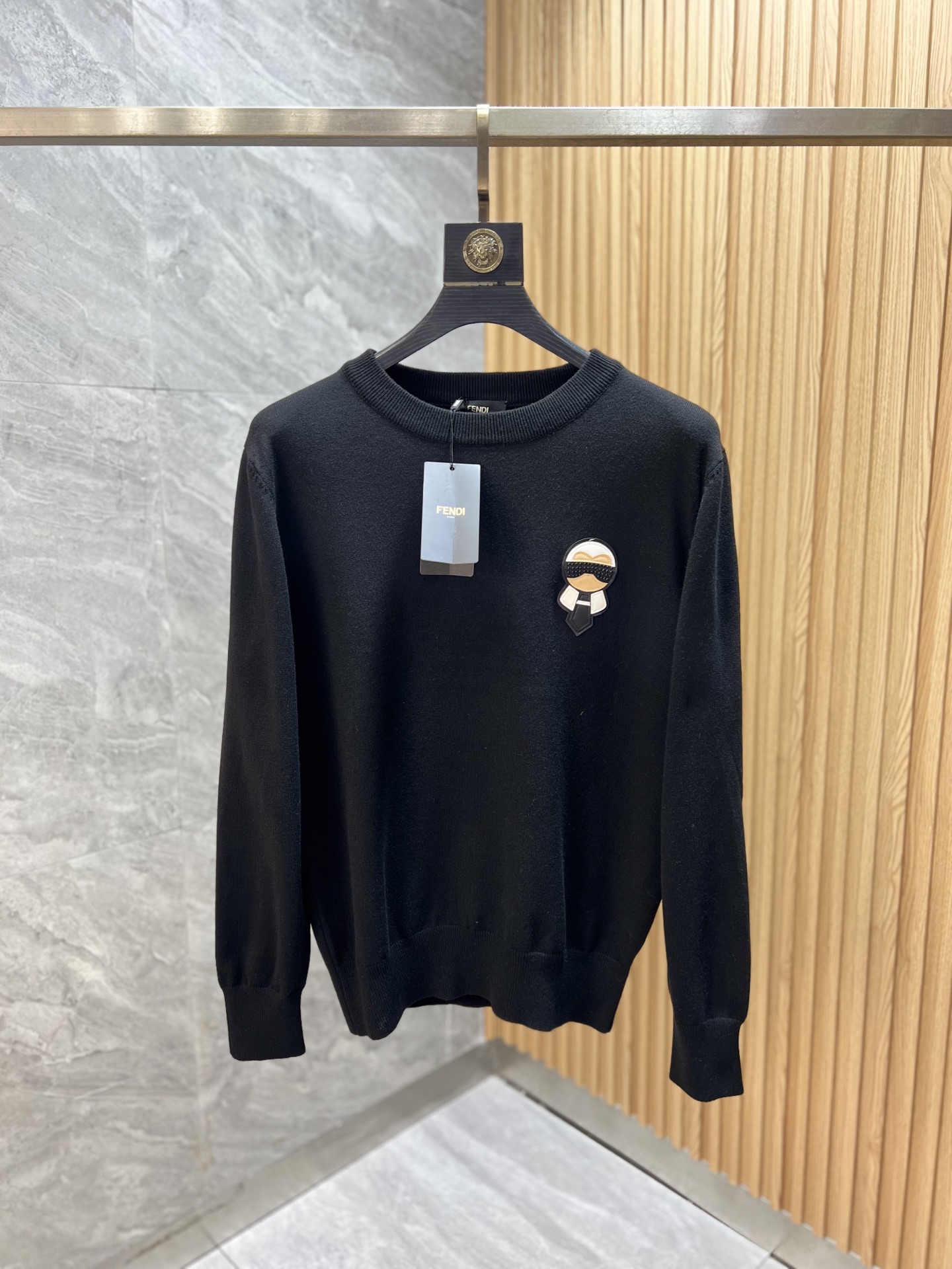 NO:526067,Fendi/Fendi 2025 new autumn and winter products are available, complete three standards, round neck sweater, good products do not need to be introduced too much, look at the details, counter number M-XXXL 175/140 Suggestions,,fendi,fendi,sweaters,alexander wang19860909Fendi/芬迪 2025年秋冬新品上新 三标齐全 圆领毛衣 好货不用过多介绍 看细节 专柜码数M-XXXL 175/140建议L,,fendi,fendi,sweaters,alexander wang,Men's clothing