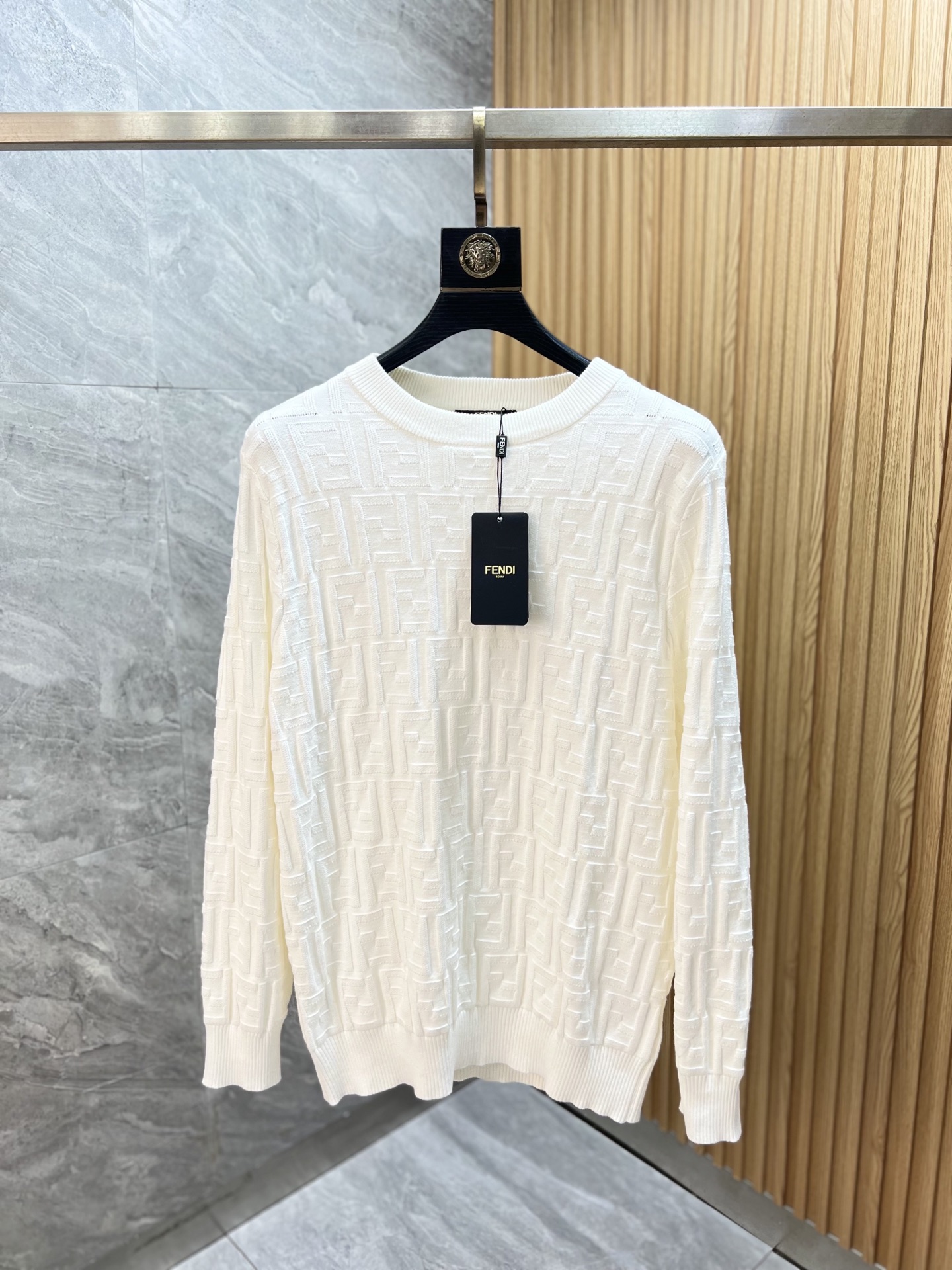NO:526070,Fendi/Fendi 2025 autumn and winter new products are available, complete three standards, round neck sweater, good products do not need to be introduced too much, look at the details, counter number S-XL 175/140 suggest M,,fendi,fendi,sweaters,alexander wang19860909Fendi/芬迪 2025年秋冬新品上新 三标齐全 圆领毛衣 好货不用过多介绍 看细节 专柜码数S-XL 175/140建议M,,fendi,fendi,sweaters,alexander wang,Men's clothing