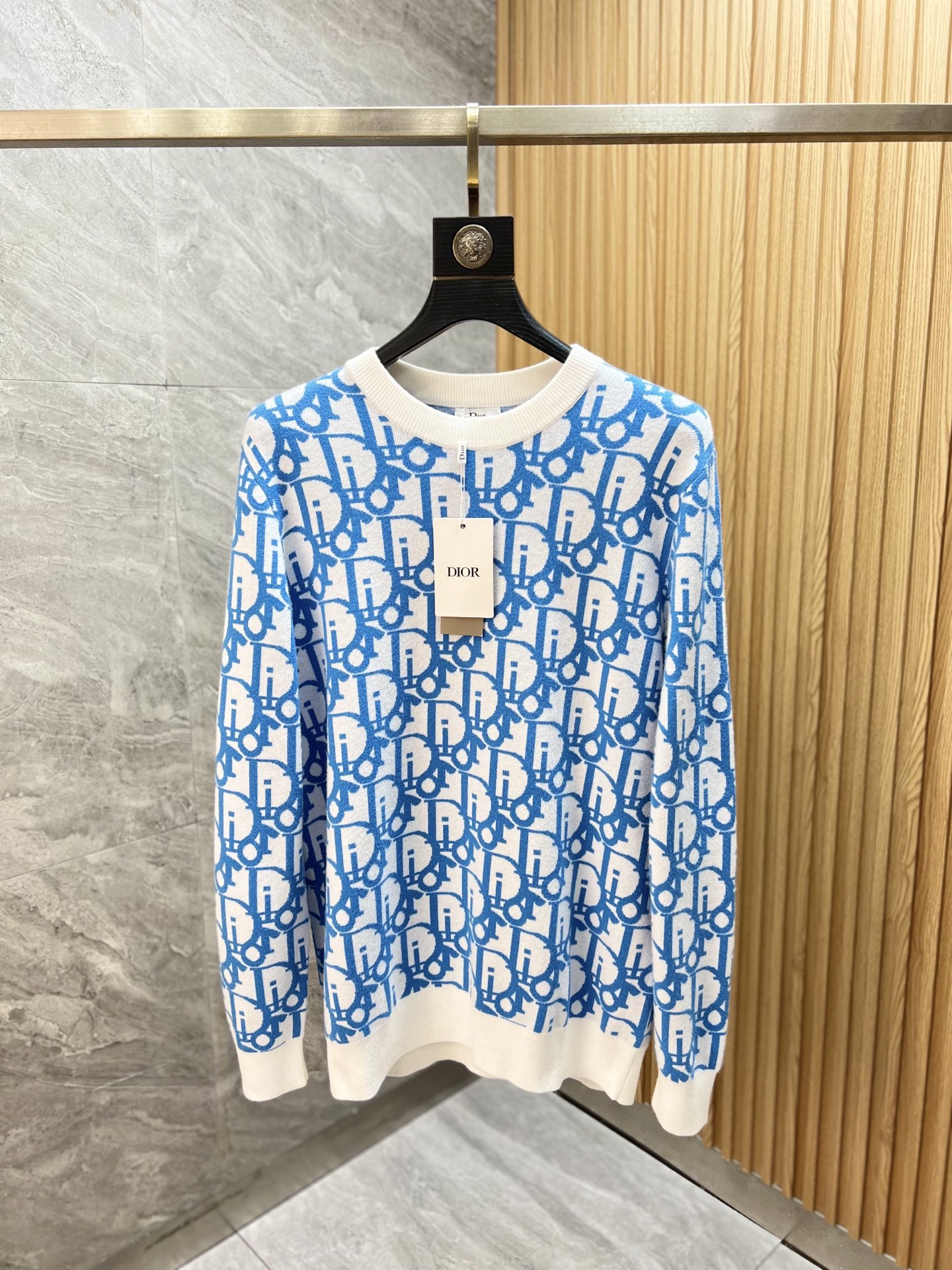 NO:526073,Dior/Dior 2025 autumn and winter new products are available, complete three standards, round neck sweater, good products do not need to be introduced too much, look at the details, counter number S-XL 175/140 suggest M,,dior,dior,sweaters,alexander wang19860909Dior/迪奥 2025年秋冬新品上新 三标齐全 圆领毛衣 好货不用过多介绍 看细节 专柜码数S-XL 175/140建议M,,dior,dior,sweaters,alexander wang,Men's clothing