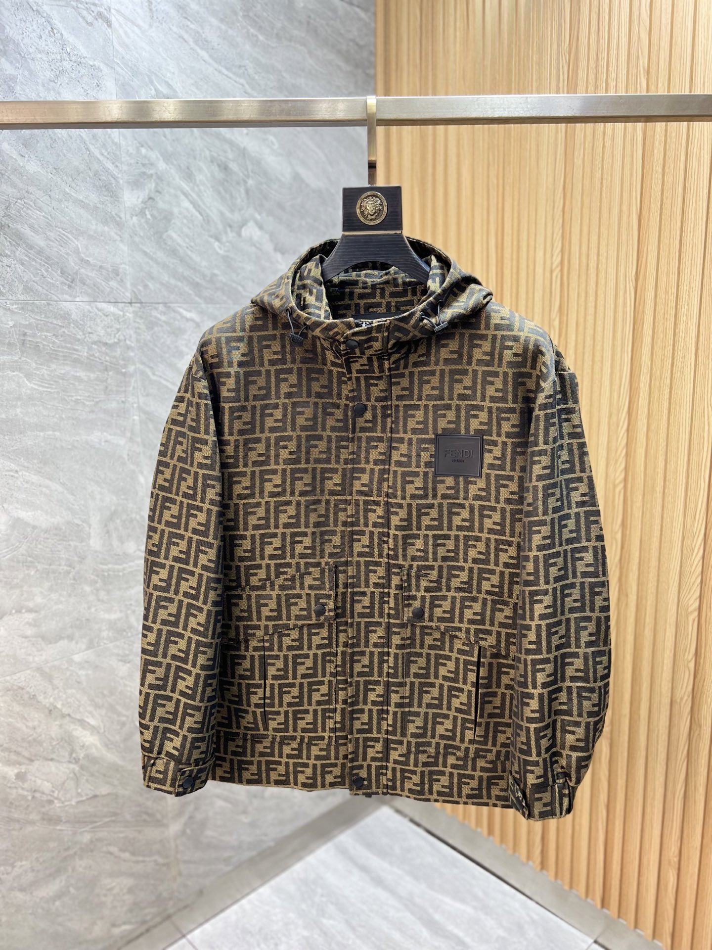 NO:526082,Fendi/Fendi 2025 new autumn and winter products are available, complete three standards, jackets, no need to introduce too much good products, look at the details, counter code M-XXXL 175/140 Suggestions,,fendi,fendi, jackets & coats,jackets & coats,alexander wang19860909Fendi/芬迪 2025年秋冬新品上新 三标齐全 夹克外套 好货不用过多介绍 看细节 专柜码数M-XXXL 175/140建议L,,fendi,fendi,jackets & coats,jackets & coats,alexander wang,Men's clothing