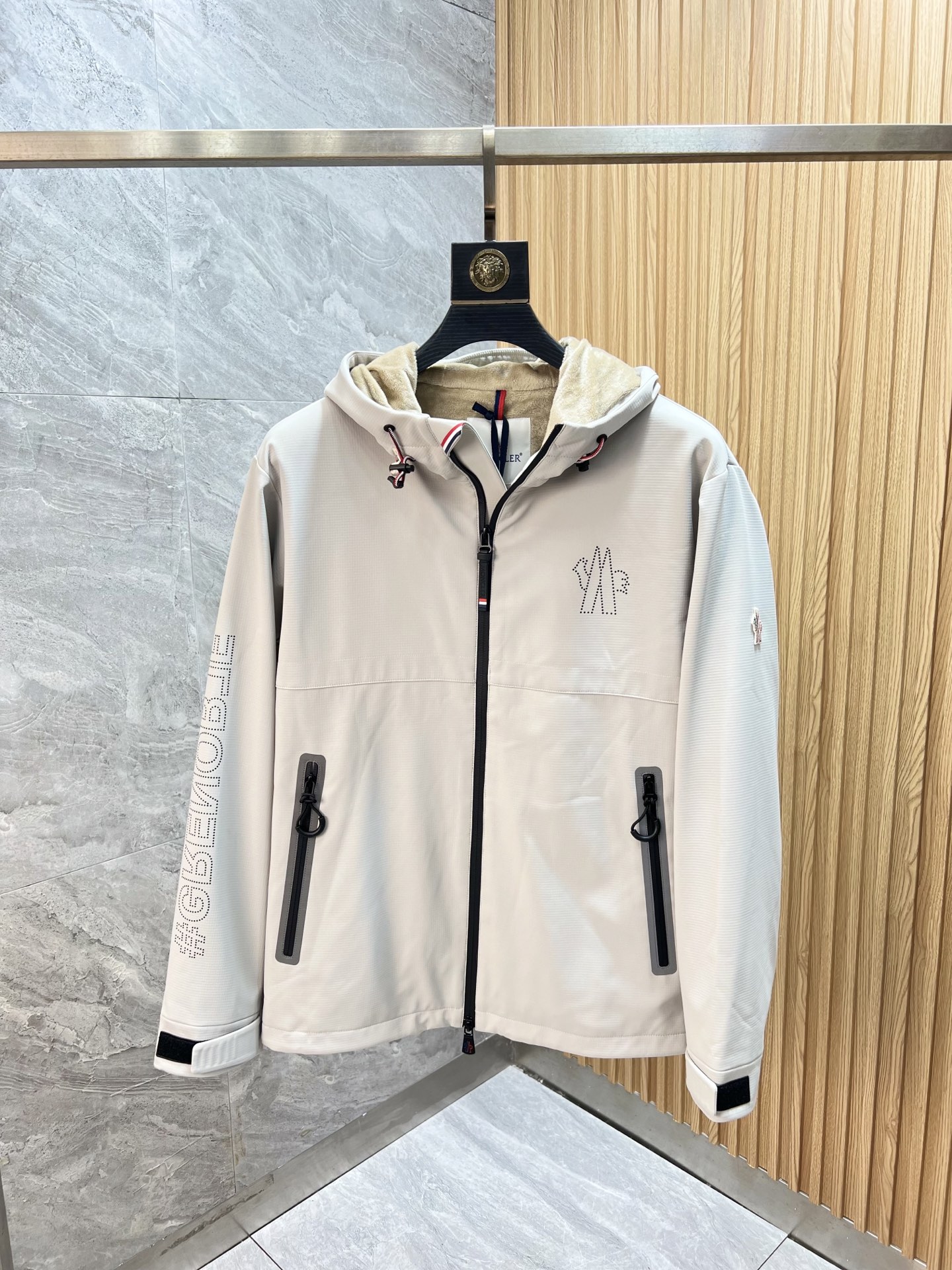 NO:526056,Moncler/彩后的新 2025 autumn and winter new products are available, complete three standards, plush thickened jackets, no need to introduce the good products too much, look at the details, counter number M-XXXL 175/140 Suggestions L,, Moncler, jackets & coats, jackets & coats, alexander wang19860909Moncler/蒙口 2025年秋冬新品上新 三标齐全 加绒加厚夹克外套 好货不用过多介绍 看细节 专柜码数M-XXXL 175/140建议L,,Moncler,jackets & coats,jackets & coats,alexander wang,Men's clothing