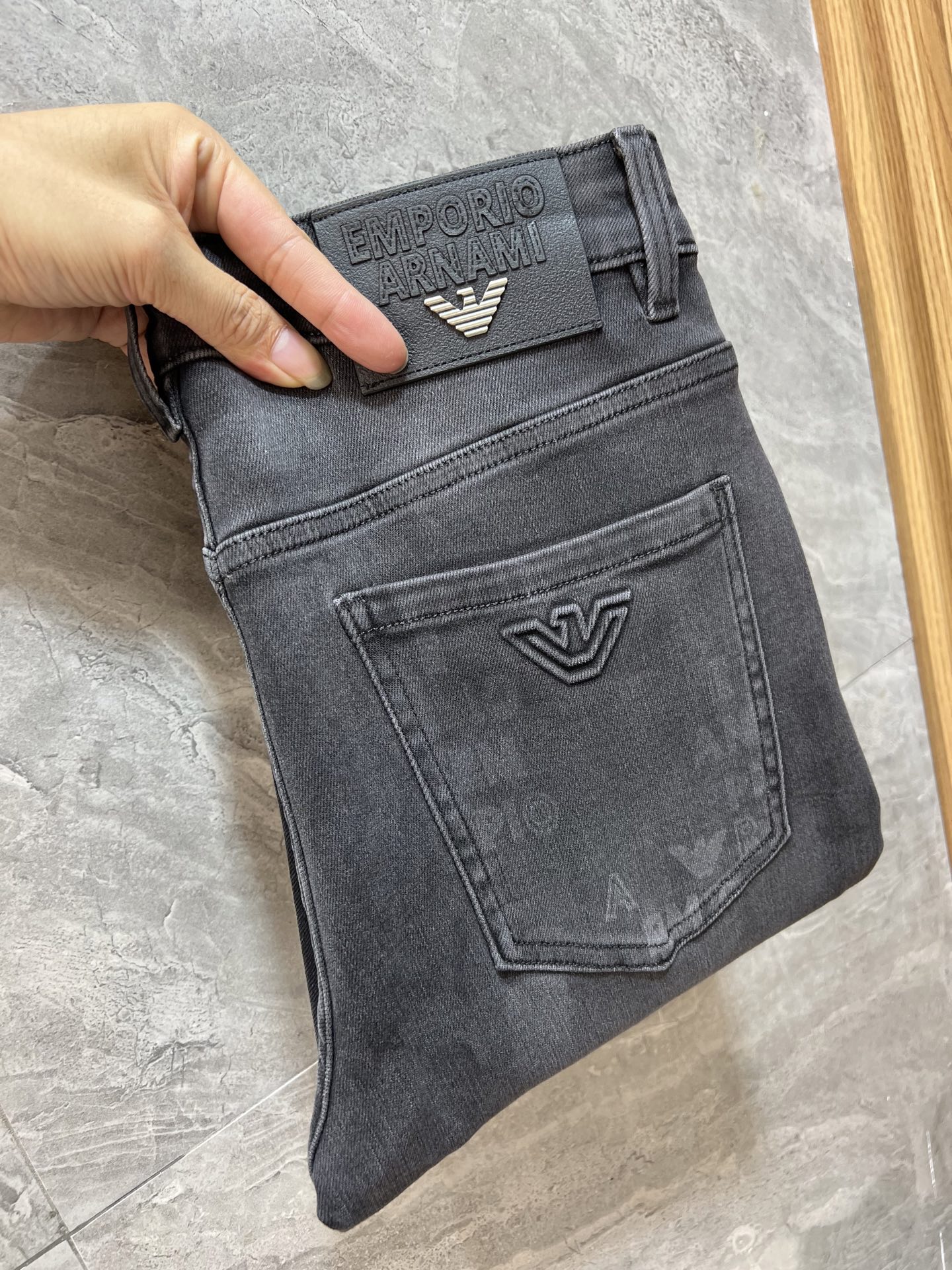 NO:528220,Armani/Armani 2025 autumn and winter new products, complete three standards, jeans, good products, don't need to be introduced too much, look at the details, counter number 29-38, 175/140 upper body 32,,armani,armani,jeans,alexander wang19860909Armani/阿玛尼 2025秋冬新品 三标齐全 牛仔裤 好货不用过多介绍 看细节 专柜码数29-38 175/140上身32码,,armani,armani,jeans,alexander wang,Men's clothing