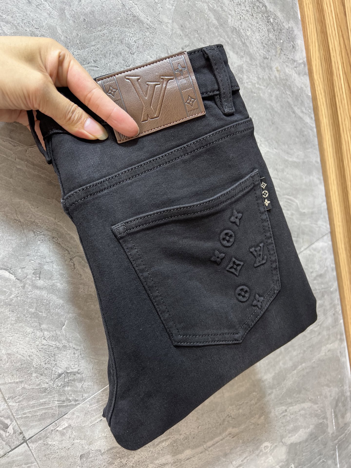 NO:528226,LV/Louis Vuitton 2025 autumn and winter new products, complete three standards, jeans, good products, don't need to be introduced too much, look at the details, counter code number 29-38 175/140 upper body 32,,louis vuitton,louis vuitton,jeans,alexander wang19860909LV/路易威登 2025秋冬新品 三标齐全 牛仔裤 好货不用过多介绍 看细节 专柜码数29-38 175/140上身32码,,louis vuitton,louis vuitton,jeans,alexander wang,Men's clothing