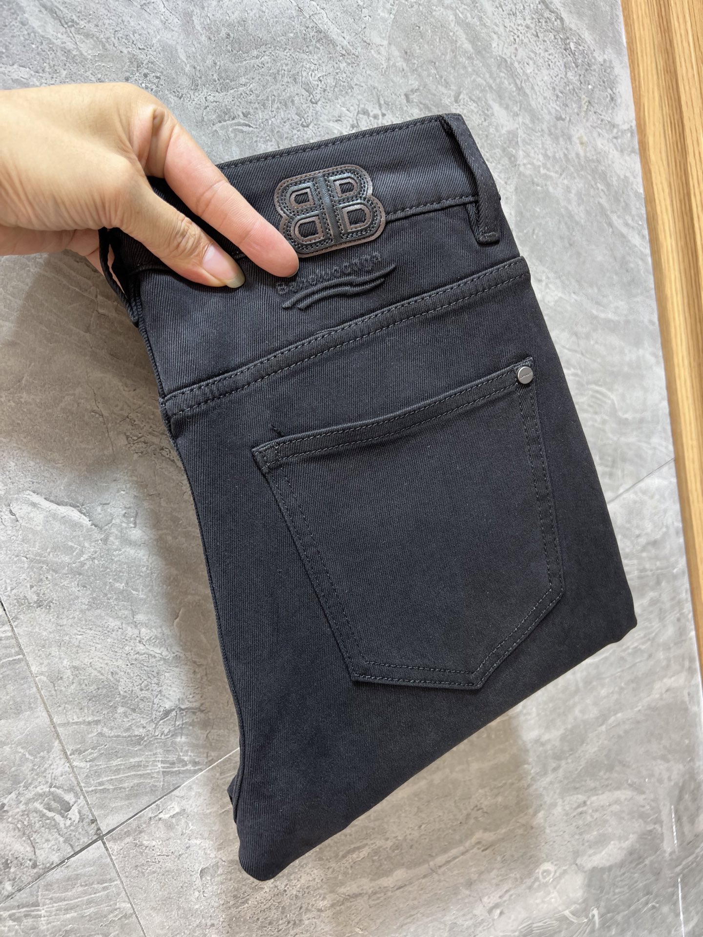NO:528215,Balenciaga/Balenciaga 2025 autumn and winter new products, complete three standards, jeans, good products, don't need to be introduced too much, look at the details, counter number 29-38, 175/140 upper body 32,,balenciaga,balenciaga,jeans,alexander wang19860909Balenciaga/巴黎世家 2025秋冬新品 三标齐全 牛仔裤 好货不用过多介绍 看细节 专柜码数29-38 175/140上身32码,,balenciaga,balenciaga,jeans,alexander wang,Men's clothing