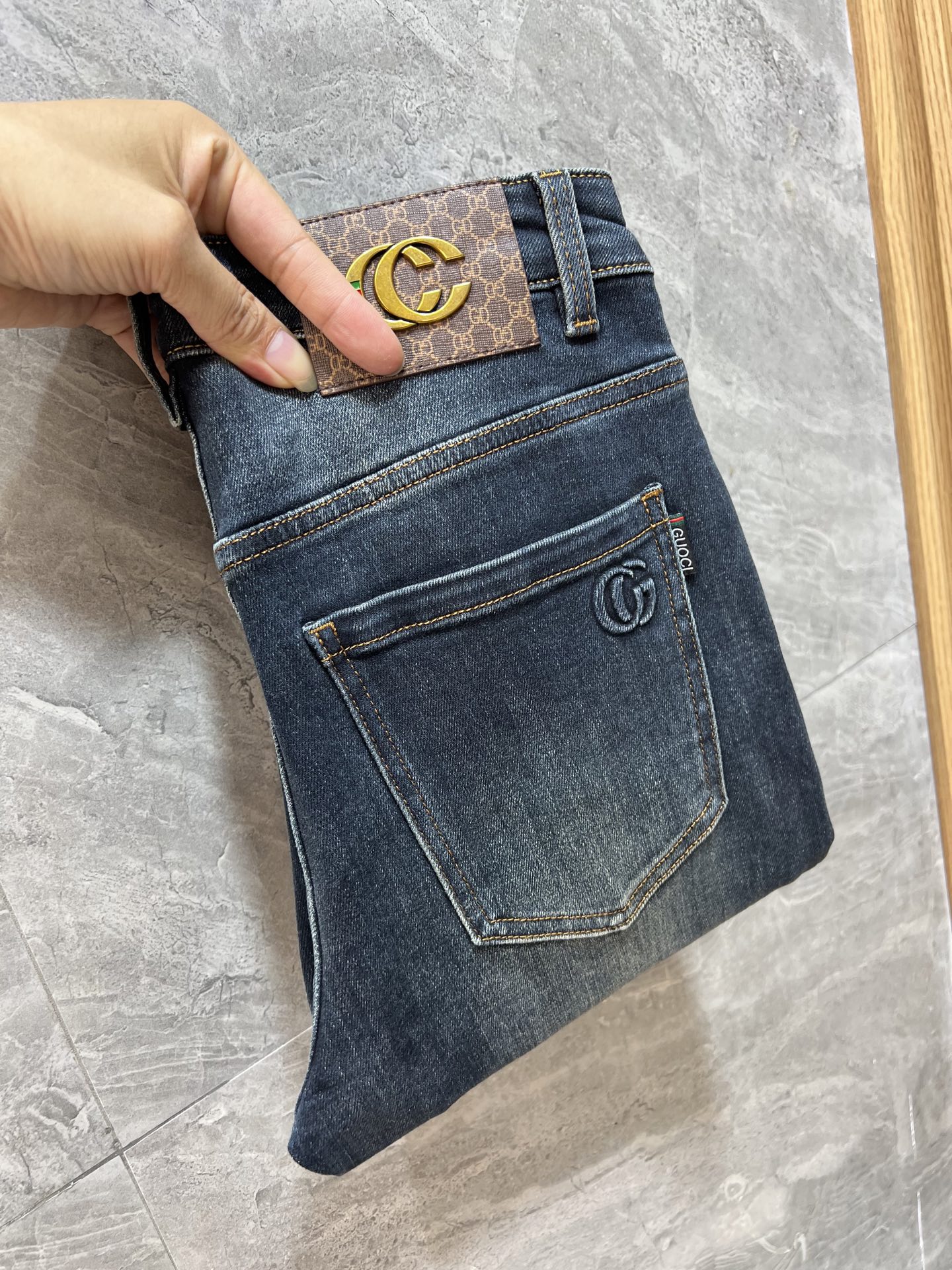 NO:528216,Gucci/Gucci 2025 autumn and winter new products, complete three standards, jeans, good products, don't need to introduce too much, look at the details, counter number 29-38, 175/140 upper body 32,,gucci,jeans,alexander wang19860909Gucci/古奇 2025秋冬新品 三标齐全 牛仔裤 好货不用过多介绍 看细节 专柜码数29-38 175/140上身32码,,gucci,jeans,alexander wang,Men's clothing