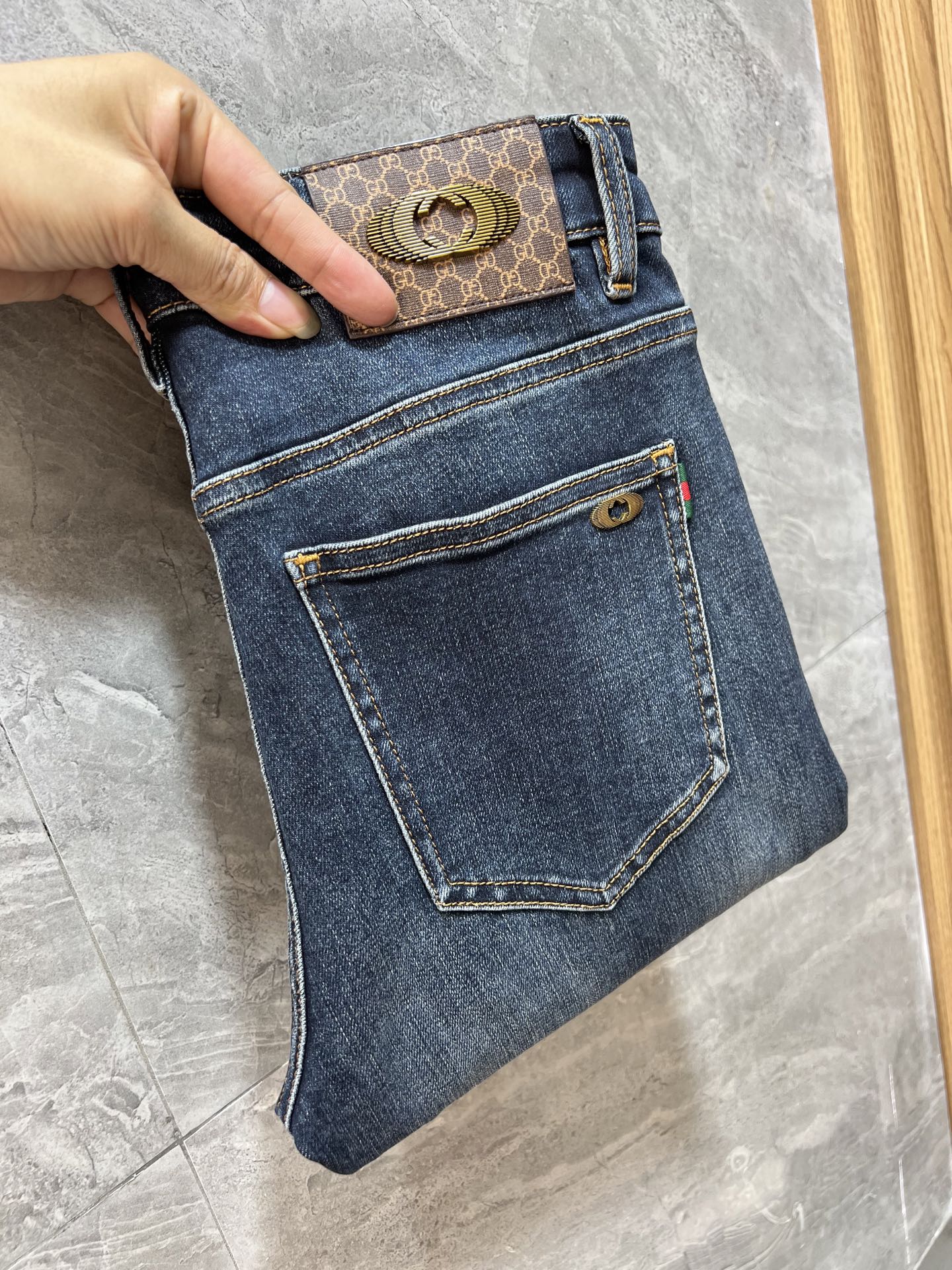 NO:528218,Gucci/Gucci 2025 autumn and winter new products, complete three standards, jeans, good products, don't need to introduce too much, look at the details, counter number 29-38, 175/140 upper body 32,,gucci,jeans,alexander wang19860909Gucci/古奇 2025秋冬新品 三标齐全 牛仔裤 好货不用过多介绍 看细节 专柜码数29-38 175/140上身32码,,gucci,jeans,alexander wang,Men's clothing