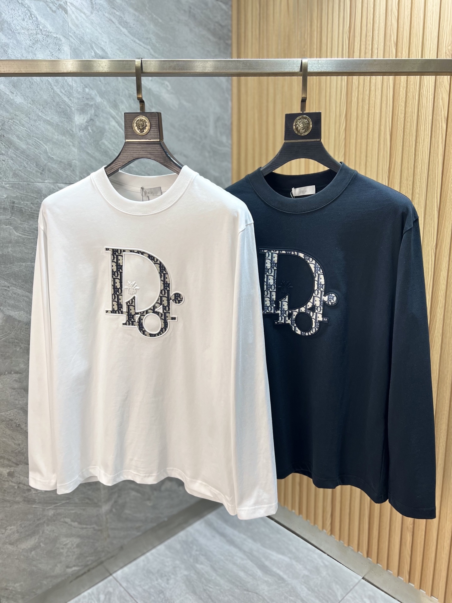 NO:528253,Dior/Dior 2025 autumn and winter new products, complete three standards, round neck long-sleeved T-shirt base shirt, don’t need to introduce too much good products, look at the details, counter code number XS-XL 175/140 S,,dior,dior,tees, t-shirt,alexander wang19860909Dior/迪奥 2025秋冬新品 三标齐全 圆领长袖T恤打底衫 好货不用过多介绍 看细节 专柜码数XS-XL 175/140建议S,,dior,dior,tees，t-shirt,alexander wang,Men's clothing