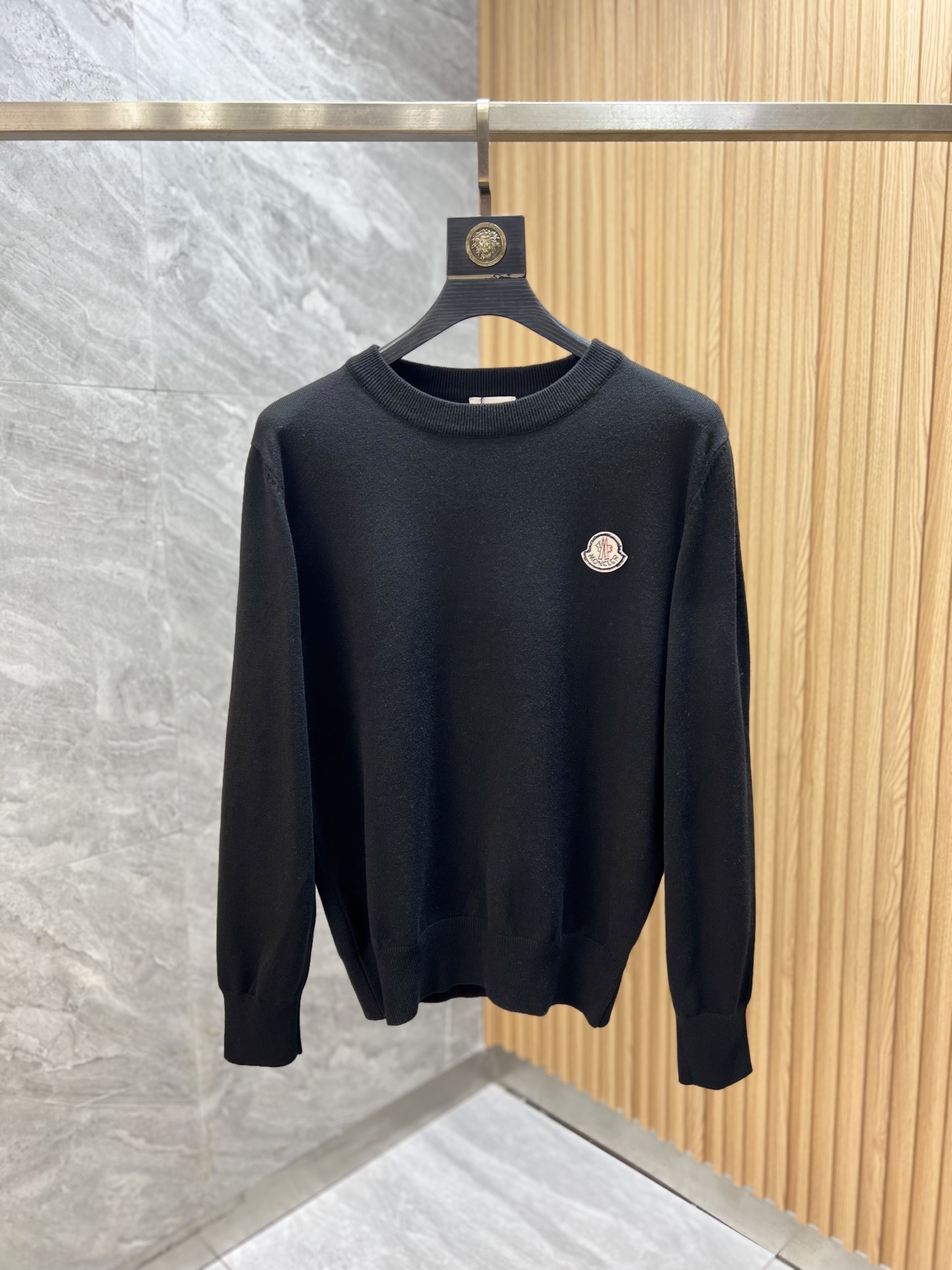 NO:528230,Moncler/Monkey 2025 new autumn and winter products are available, complete three standards, round neck sweater, good products do not need to be introduced too much, look at the details, counter number M-XXXL 175/140 Suggestions,,Moncler, sweaters,alexander wang19860909Moncler/蒙口 2025年秋冬新品上新 三标齐全 圆领毛衣 好货不用过多介绍 看细节 专柜码数M-XXXL 175/140建议L,,Moncler,sweaters,alexander wang,Men's clothing