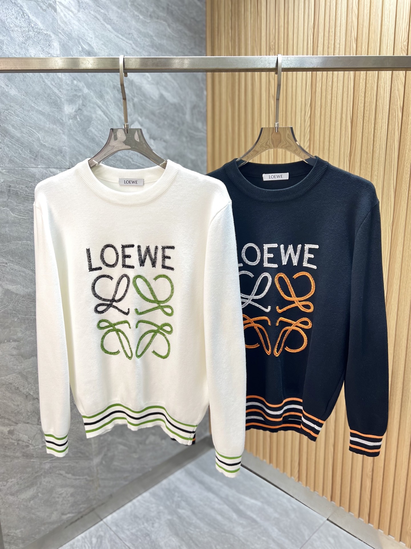 NO:528245,Loewe/Luo Yiwei 2025 autumn and winter new products are available, three standards are complete, round neck sweater, good products do not need to be introduced too much, look at the details, counter number M-XXXL 175/140 Suggestions L,,loewe,loewe,sweaters,alexander wang19860909Loewe/罗意威 2025年秋冬新品上新 三标齐全 圆领毛衣 好货不用过多介绍 看细节 专柜码数M-XXXL 175/140建议L,,loewe,loewe,sweaters,alexander wang,Men's clothing