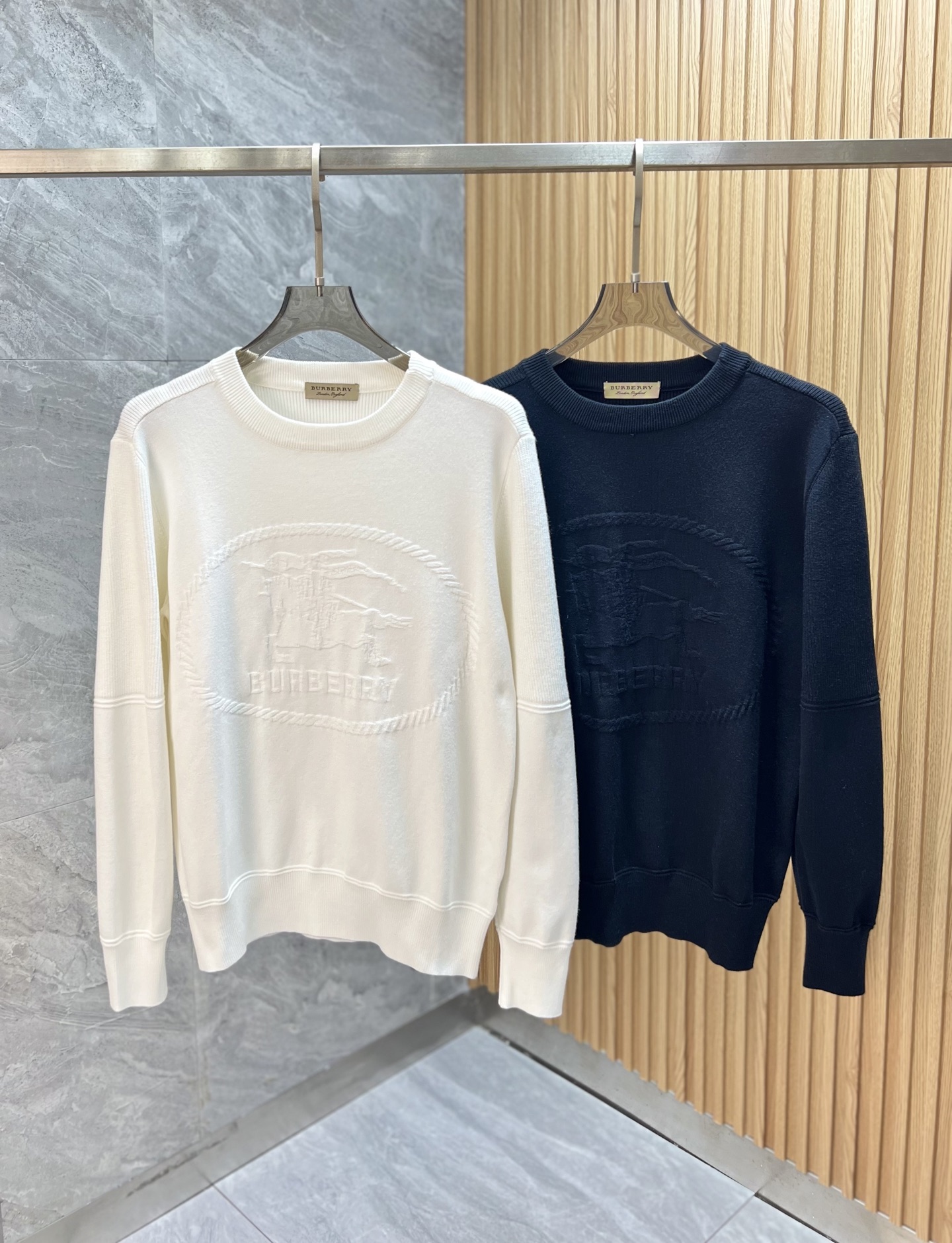 NO:528248,Burberry/Burberry 2025 new autumn and winter products are available, complete three standards, round neck sweater, good products do not need to be introduced too much, look at the details, counter number M-XXXL 175/140 Suggestions L,,burberry,burberry,sweaters,alexander wang19860909Burberry/巴宝莉 2025年秋冬新品上新 三标齐全 圆领毛衣 好货不用过多介绍 看细节 专柜码数M-XXXL 175/140建议L,,burberry,burberry,sweaters,alexander wang,Men's clothing