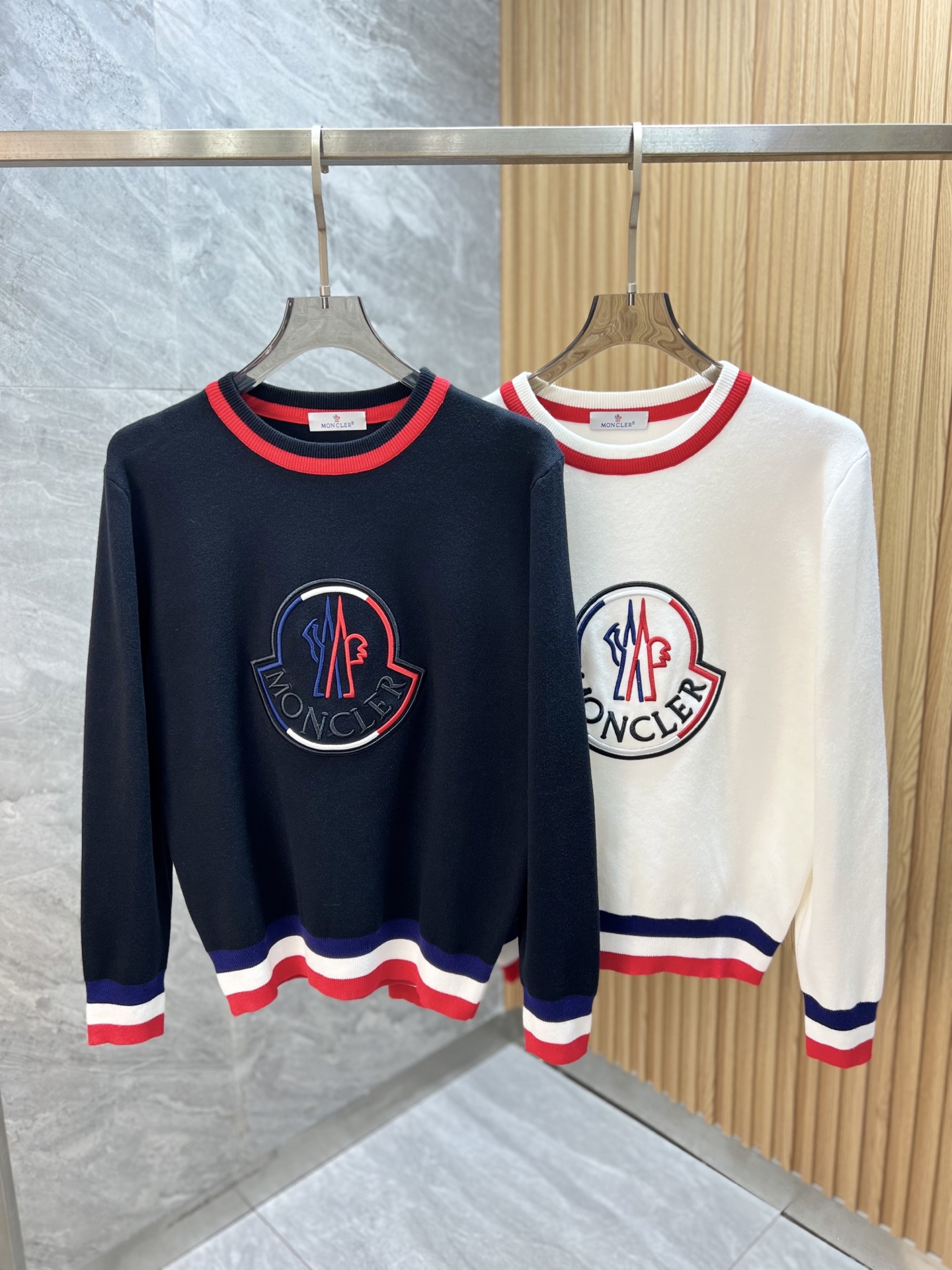 NO:528251,Moncler/Monkey 2025 new autumn and winter products are available, complete three standards, round neck sweater, good products do not need to be introduced too much, look at the details, counter number M-XXXL 175/140 Suggestions,,Moncler, sweaters,alexander wang19860909Moncler/蒙口 2025年秋冬新品上新 三标齐全 圆领毛衣 好货不用过多介绍 看细节 专柜码数M-XXXL 175/140建议L,,Moncler,sweaters,alexander wang,Men's clothing