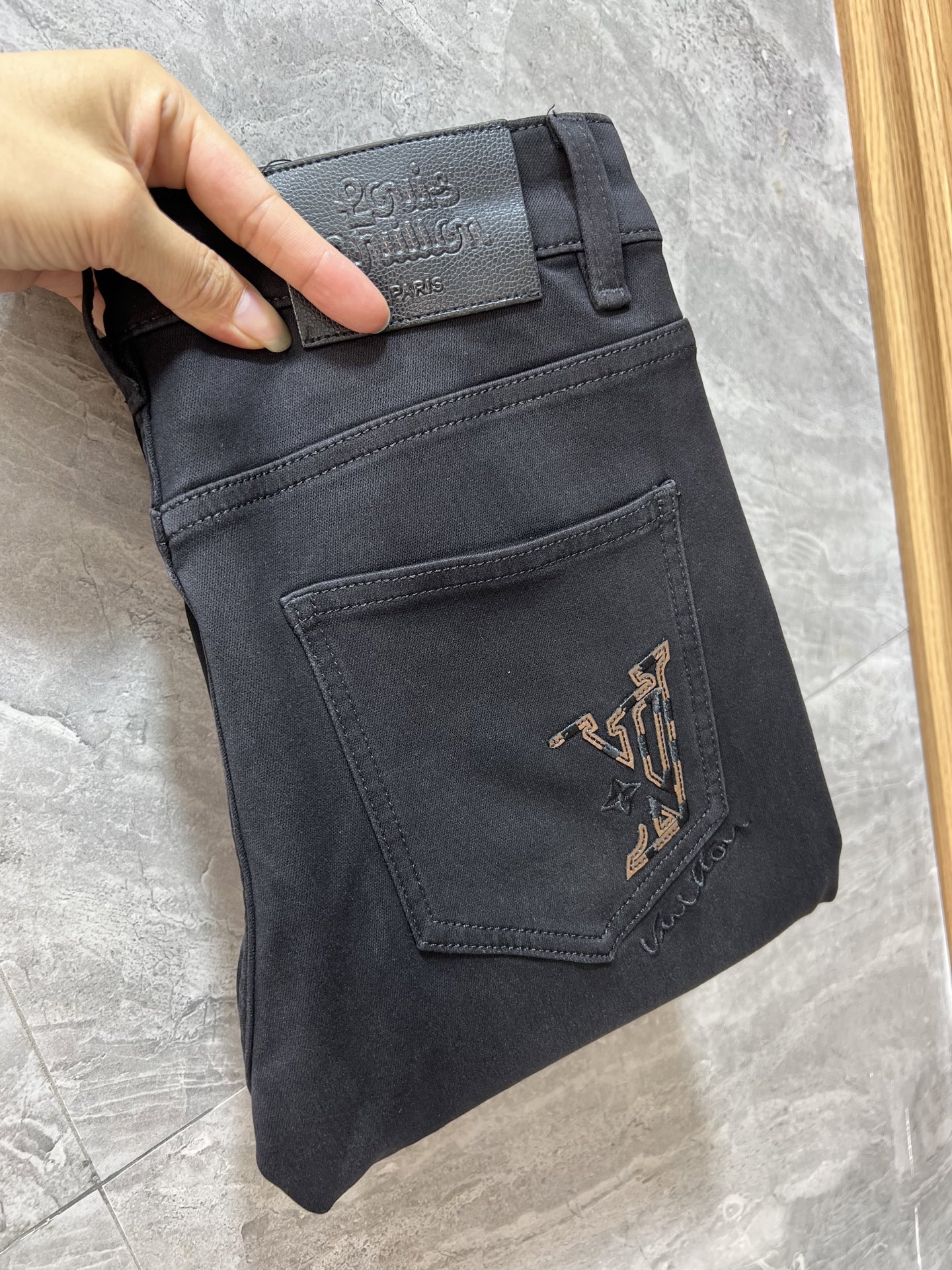 NO:529492,LV/Louis Vuitton 2025 autumn and winter new products, complete three standards, jeans, good products, don't need to be introduced too much, look at the details, counter number 29-38 / 140 upper body 32,,louis vuitton,louis vuitton,jeans,alexander wang19860909LV/路易威登 2025秋冬新品 三标齐全 牛仔裤 好货不用过多介绍 看细节 专柜码数29-38 /140上身32码,,louis vuitton,louis vuitton,jeans,alexander wang,Men's clothing