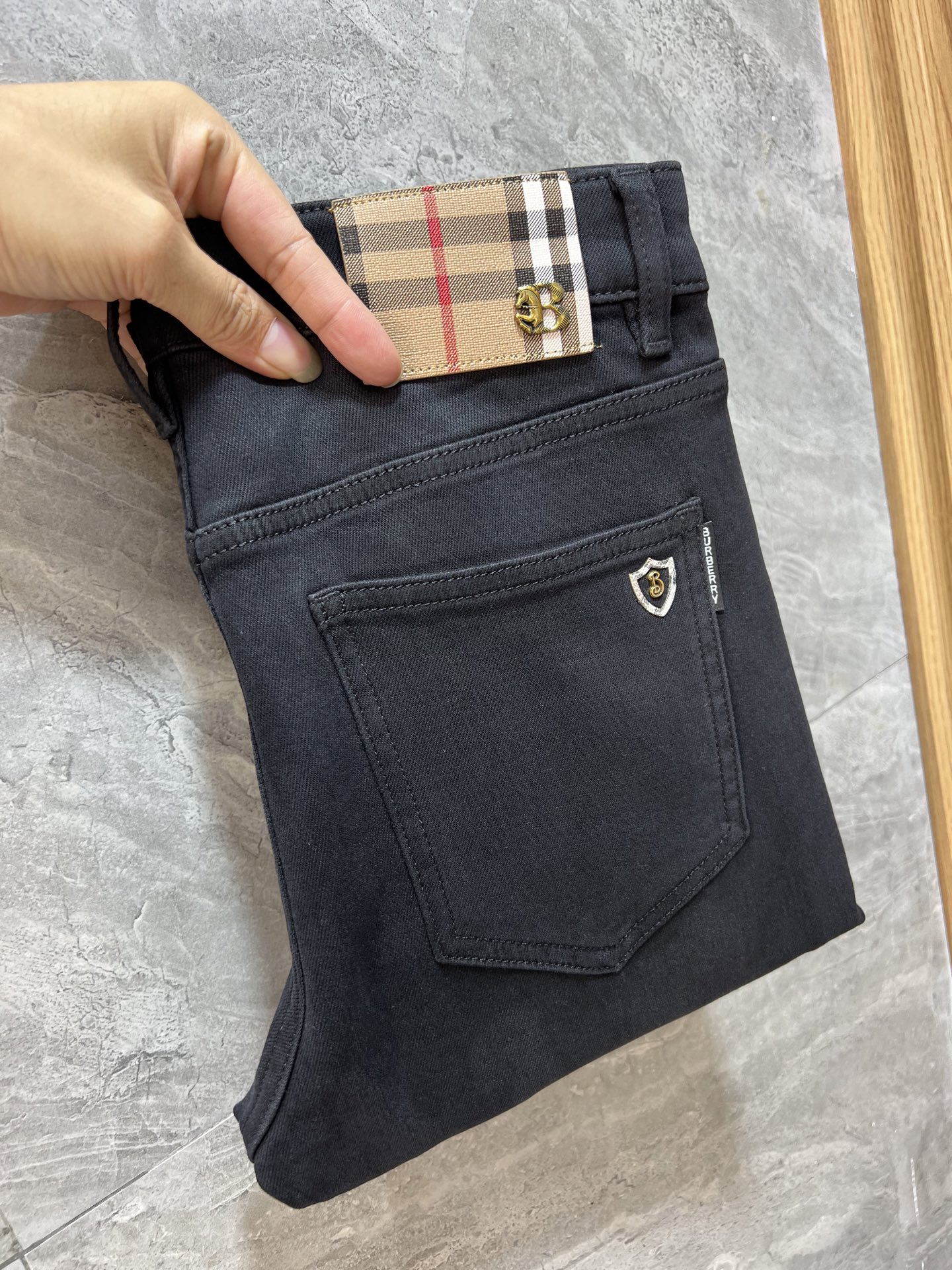 NO:529498,Burberry/Burberry 2025 autumn and winter new products, complete three standards, jeans, good products, don't need to be introduced too much, look at the details, counter number 29-38 / 140 upper body 32,,burberry,burberry,jeans,alexander wang19860909Burberry/巴宝莉 2025秋冬新品 三标齐全 牛仔裤 好货不用过多介绍 看细节 专柜码数29-38 /140上身32码,,burberry,burberry,jeans,alexander wang,Men's clothing