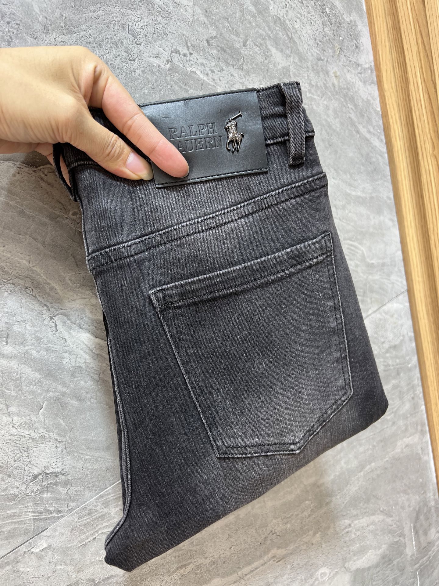 NO:529500,Paul 2025 autumn and winter new products, complete three standards, jeans, good products, don't need to introduce too much, look at the details, counter number 29-38 / 140 upper body 32, jeans, alexander wang19860909保罗 2025秋冬新品 三标齐全 牛仔裤 好货不用过多介绍 看细节 专柜码数29-38 /140上身32码,,jeans,alexander wang,Men's clothing