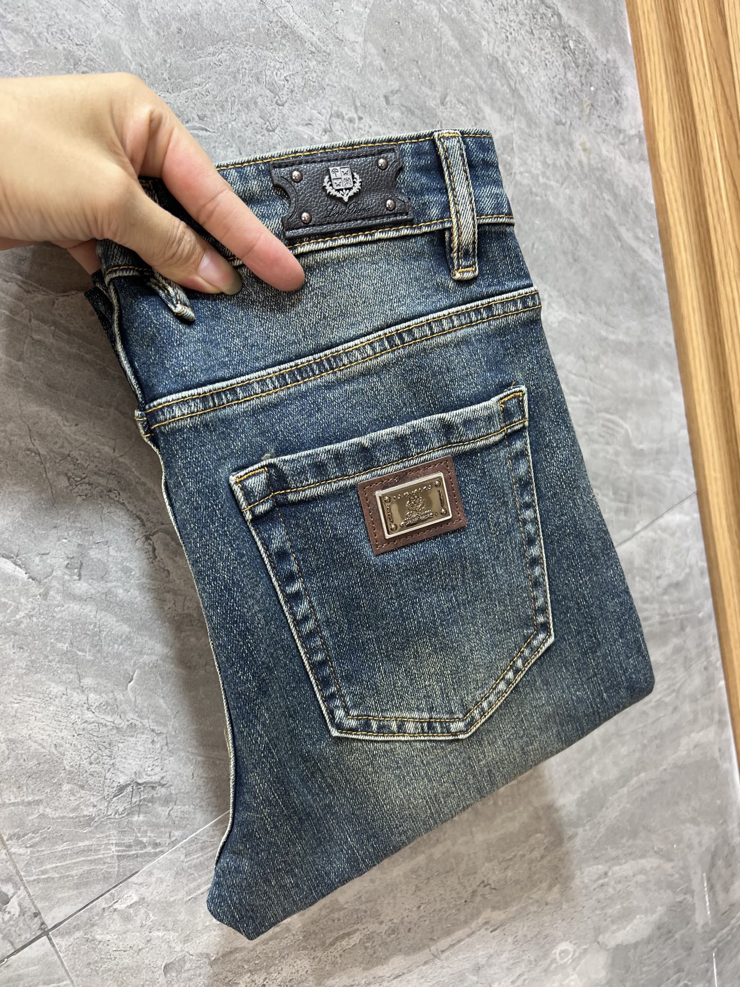 NO:529504,LP new products with autumn and winter, complete three standards, jeans, good products, don't need to be introduced too much, look at the details, counter number 29-38 / 140 upper body 32, loro piana, jeans, alexander wang19860909LP 秋冬新品 三标齐全 牛仔裤 好货不用过多介绍 看细节 专柜码数29-38 /140上身32码,,loro piana,jeans,alexander wang,Men's clothing