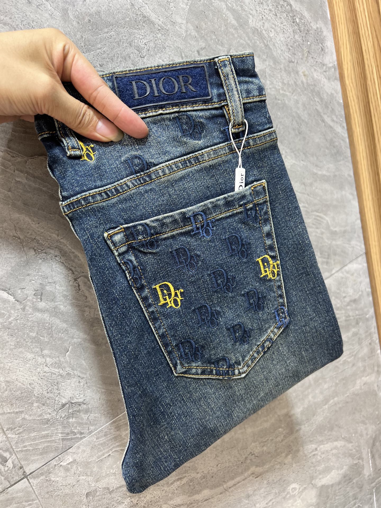 NO:529490,Dior/Dior 2025 autumn and winter new products, complete three standards, jeans, good products, don't need to introduce too much, look at the details, counter number 29-38, 175/140 upper body 32,,dior,dior,jeans,alexander wang19860909Dior/迪奥 2025秋冬新品 三标齐全 牛仔裤 好货不用过多介绍 看细节 专柜码数29-38 175/140上身32码,,dior,dior,jeans,alexander wang,Men's clothing