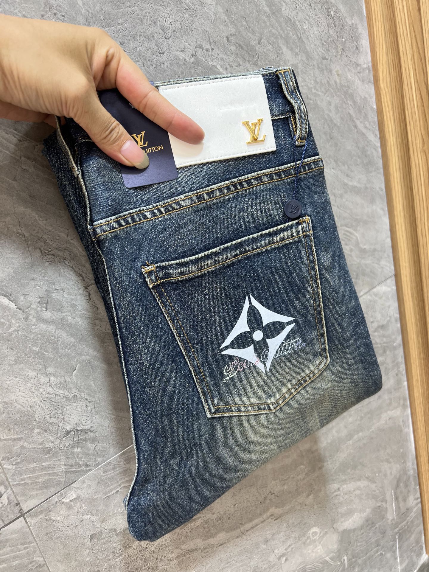 NO:529491,LV/Louis Vuitton 2025 autumn and winter new products, complete three standards, jeans, good products, don't need to be introduced too much, look at the details, counter code number 29-38 175/140 upper body 32,,louis vuitton,louis vuitton,jeans,alexander wang19860909LV/路易威登 2025秋冬新品 三标齐全 牛仔裤 好货不用过多介绍 看细节 专柜码数29-38 175/140上身32码,,louis vuitton,louis vuitton,jeans,alexander wang,Men's clothing