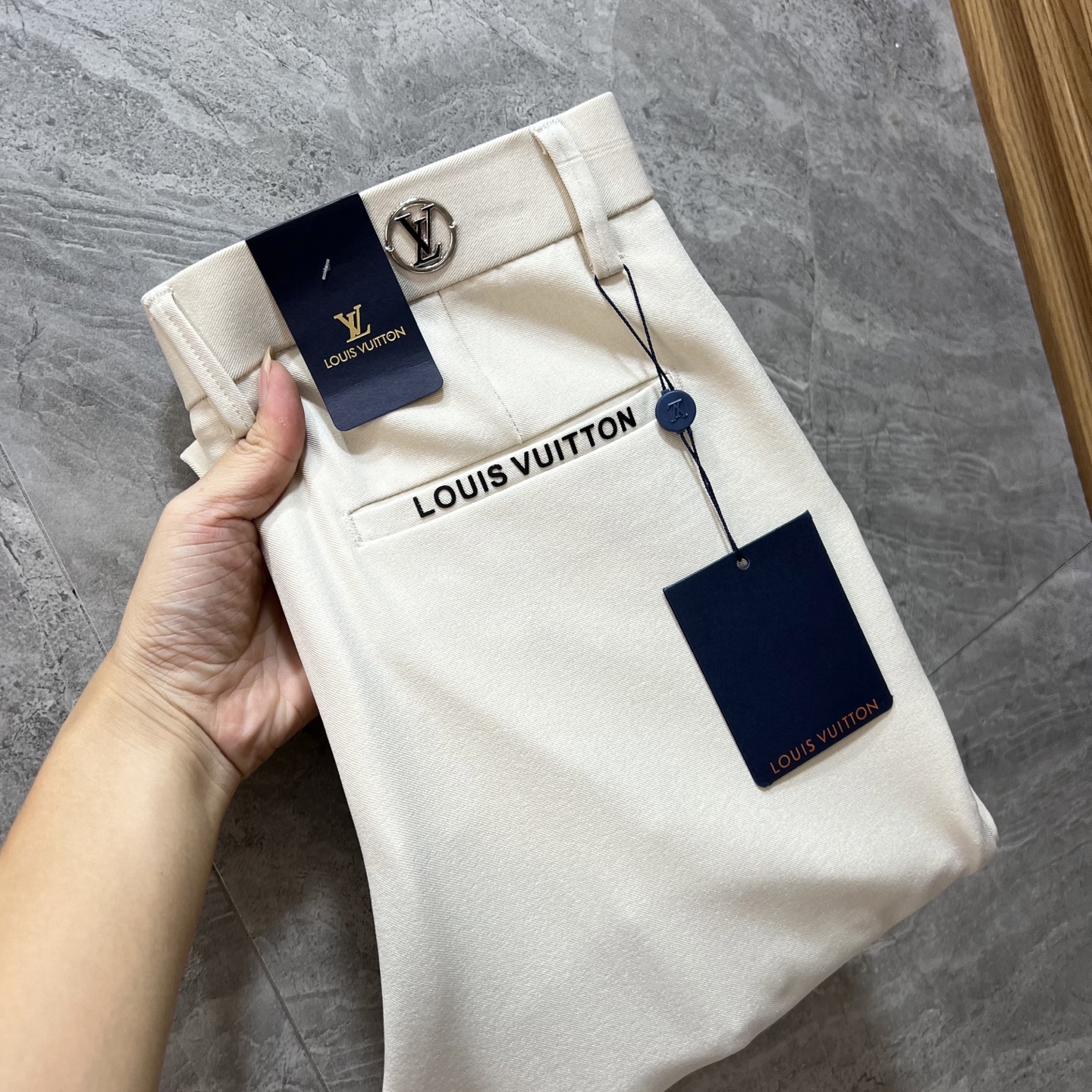 NO:529495,LV/Louis Vuitton 2025 autumn and winter new products, complete three standards, trousers, casual pants, good products, don't need to introduce too much, look at the details, counter number 29-38 175/140 upper body 32 sizes,,louis vuitton,louis vuitton,alexander wang19860909LV/路易威登 2025秋冬新品 三标齐全 西裤 休闲裤 好货不用过多介绍 看细节 专柜码数29-38 175/140上身32码,,louis vuitton,louis vuitton,alexander wang,Men's clothing