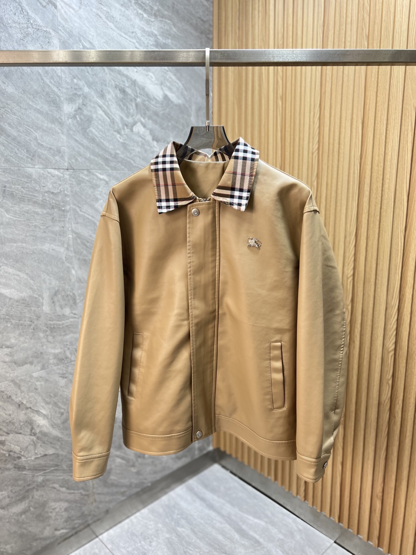 NO:529524,Burberry/Burberry 2025 autumn and winter new products are available, complete three standards, jackets, no need to introduce too much good products, look at the details, counter number M-XXXL 175/140 Suggestions,,burberry,burberry,jackets & coats,jackets & coats,alexander wang19860909Burberry/巴宝莉 2025年秋冬新品上新 三标齐全 夹克外套 好货不用过多介绍 看细节 专柜码数M-XXXL 175/140建议L,,burberry,burberry,jackets & coats,jackets & coats,alexander wang,Men's clothing