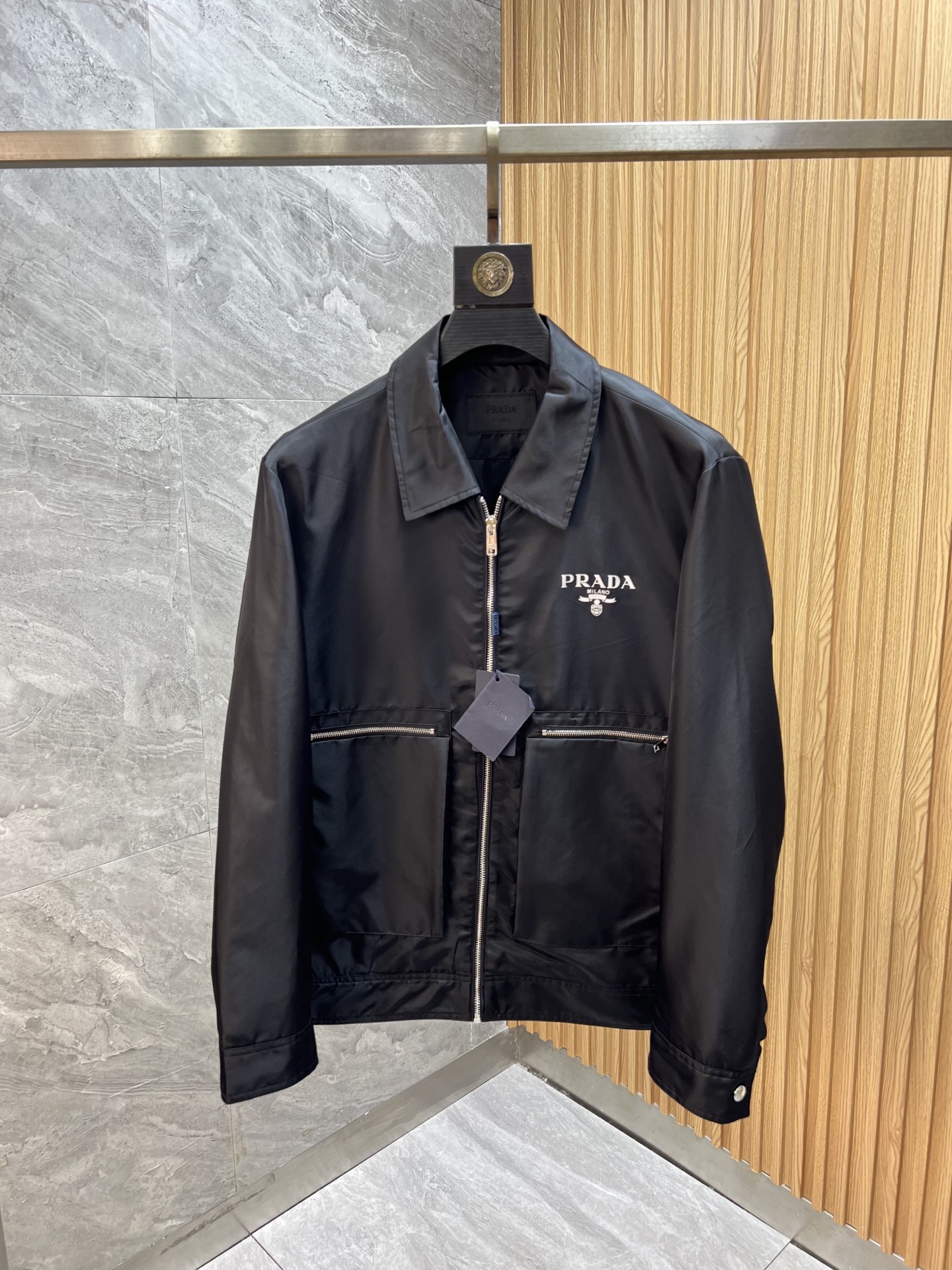 NO:529507,Prada/Prada 2025 autumn and winter new products are available, three standards are complete, jackets and jackets, don’t need to introduce too much, look at the details, counter code M-XXXL 175/140 Suggestions,,prada,prada,jackets & coats,jackets & coats,alexander wang19860909Prada/普拉达 2025年秋冬新品上新 三标齐全 夹克外套 好货不用过多介绍 看细节 专柜码数M-XXXL 175/140建议L,,prada,prada,jackets & coats,jackets & coats,alexander wang,Men's clothing