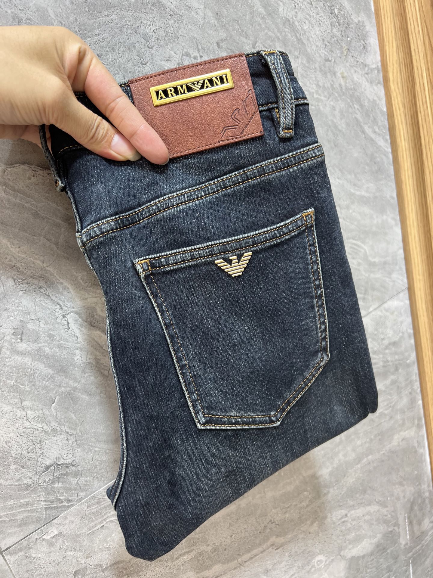 NO:530369,Armani/Armani 2025 autumn and winter new products, complete three standards, jeans, good products, don't need to be introduced too much, look at the details, counter number 29-38, 175/140 upper body 32,,armani,armani,jeans,alexander wang19860909Armani/阿玛尼 2025秋冬新品 三标齐全 牛仔裤 好货不用过多介绍 看细节 专柜码数29-38 175/140上身32码,,armani,armani,jeans,alexander wang,Men's clothing