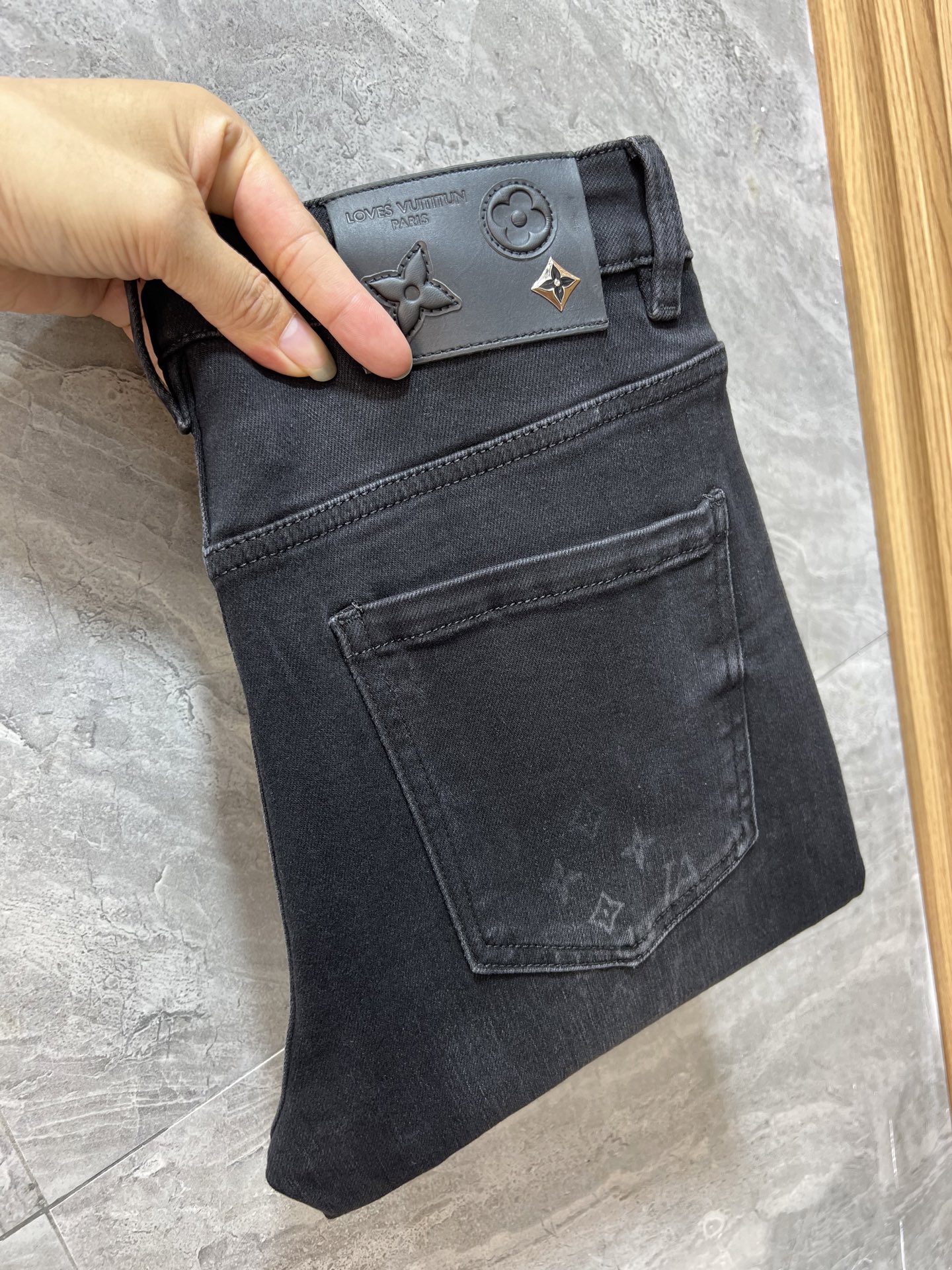 NO:530370,LV/Louis Vuitton 2025 autumn and winter new products, complete three standards, jeans, good products, don't need to be introduced too much, look at the details, counter code number 29-38 175/140 upper body 32,,louis vuitton,louis vuitton,jeans,alexander wang19860909LV/路易威登 2025秋冬新品 三标齐全 牛仔裤 好货不用过多介绍 看细节 专柜码数29-38 175/140上身32码,,louis vuitton,louis vuitton,jeans,alexander wang,Men's clothing