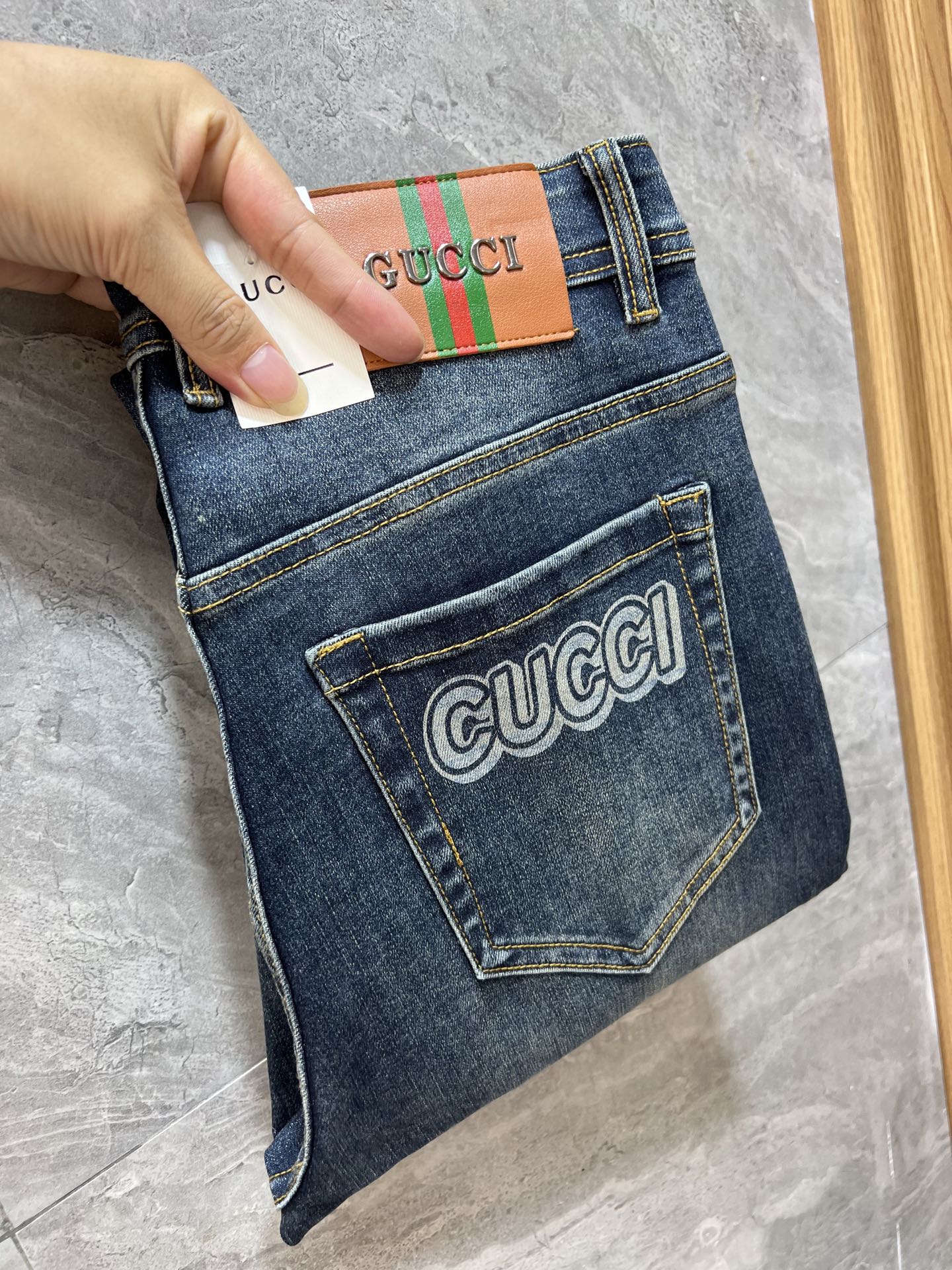 NO:530388,Gucci/Gucci 2025 autumn and winter new products, complete three standards, jeans, good products, don't need to introduce too much, look at the details, counter code number 28-38 175/140 upper body 32 sizes,,gucci,jeans,alexander wang19860909Gucci/古奇 2025秋冬新品 三标齐全 牛仔裤 好货不用过多介绍 看细节 专柜码数28-38 175/140上身32码,,gucci,jeans,alexander wang,Men's clothing