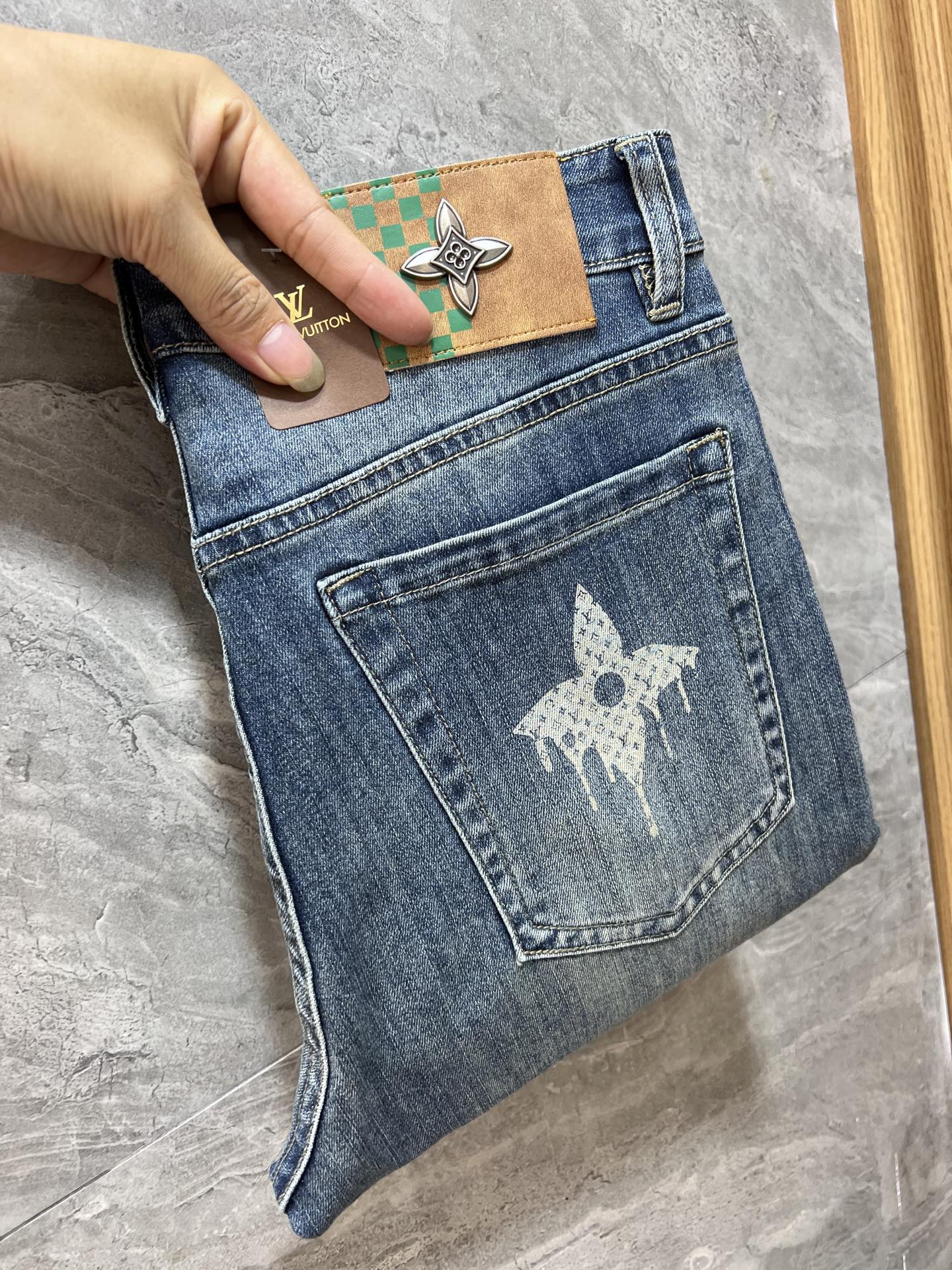 NO:530397,LV/Louis Vuitton 2025 autumn and winter new products, complete three standards, jeans, good products, don't need to be introduced too much, look at the details, counter number 28-38 175/140 upper body 32,,louis vuitton,louis vuitton,jeans,alexander wang19860909LV/路易威登 2025秋冬新品 三标齐全 牛仔裤 好货不用过多介绍 看细节 专柜码数28-38 175/140上身32码,,louis vuitton,louis vuitton,jeans,alexander wang,Men's clothing