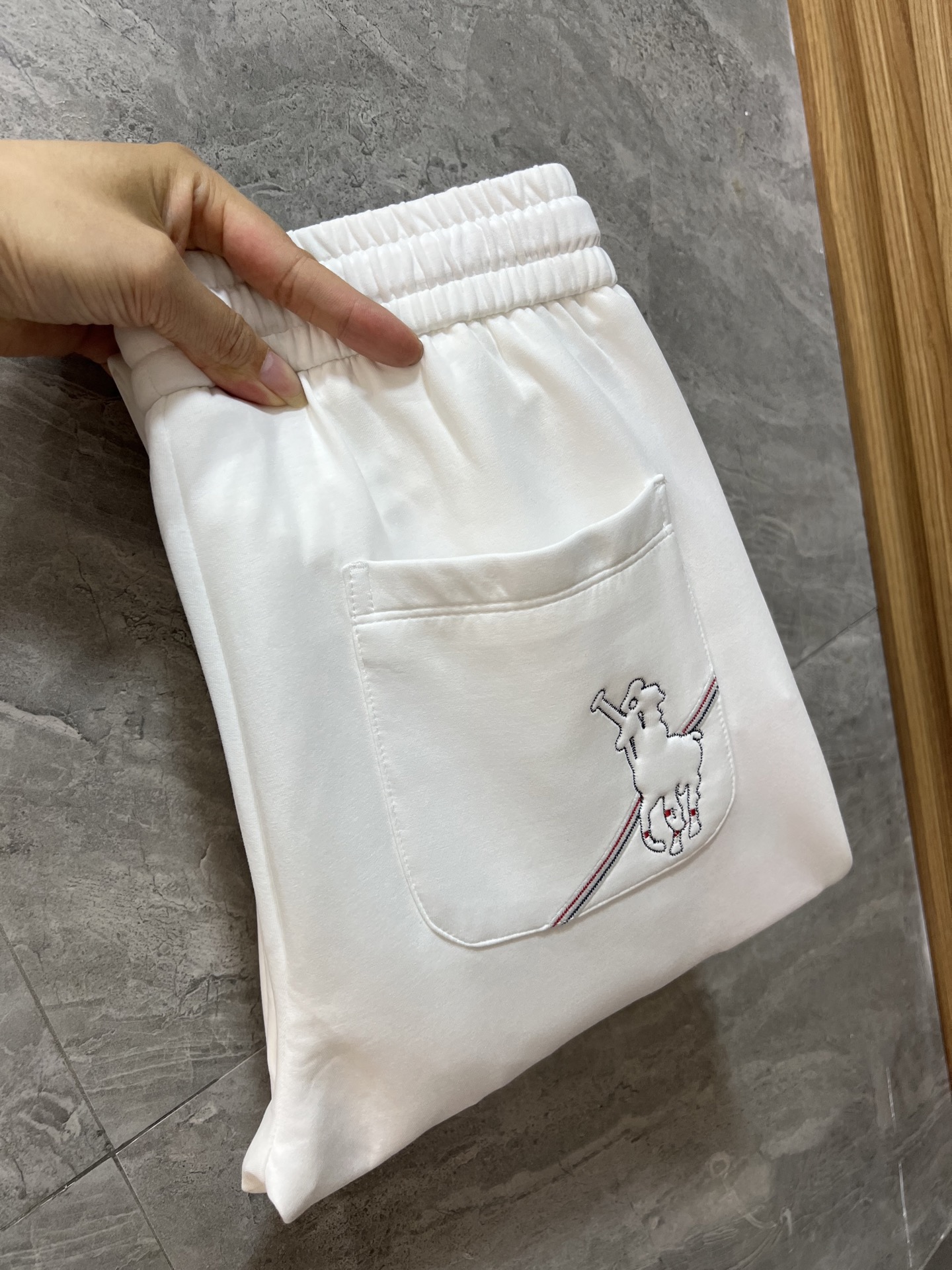 NO:530386,2025 autumn and winter new products, complete three standards, casual pants, good products, don’t need to introduce too much, look at the details, counter code M-XXXXL 175/140 upper body L,,alexander wang198609092025秋冬新品 三标齐全 休闲裤 好货不用过多介绍 看细节 专柜码数M-XXXXL 175/140上身L,,alexander wang,Men's clothing