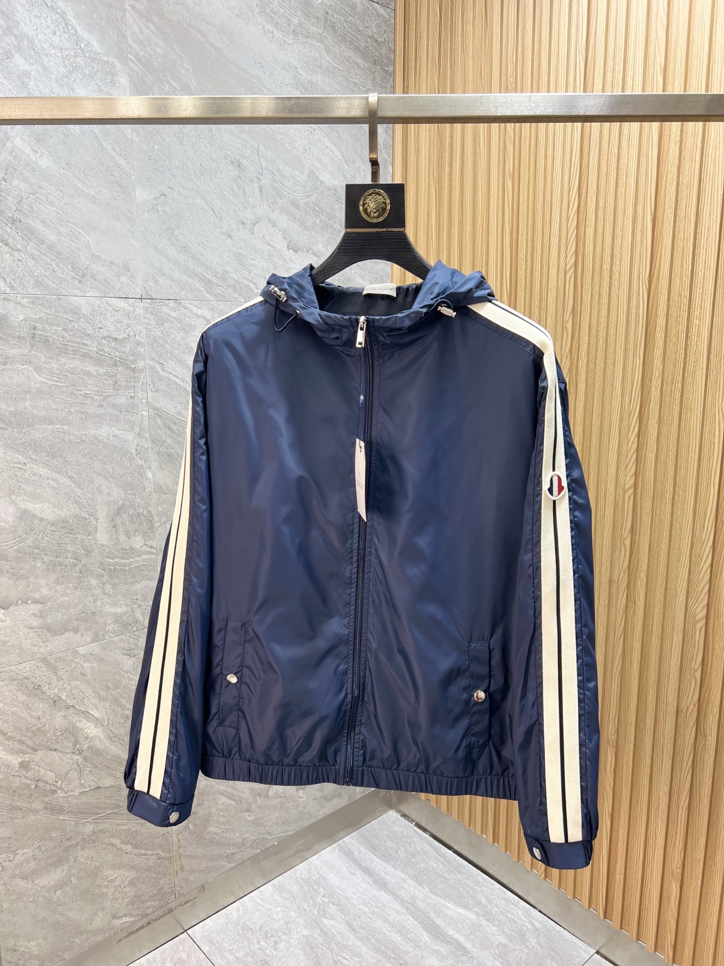 NO:530375,Moncler/家口用 2025 autumn and winter new products are available, complete three standards, jackets, no need to introduce too much good products, look at the details, counter number M-XXXL 175/140 Suggestions L,, Moncler, jackets & coats, jackets & coats, alexander wang19860909Moncler/蒙口 2025年秋冬新品上新 三标齐全 夹克外套 好货不用过多介绍 看细节 专柜码数M-XXXL 175/140建议L,,Moncler,jackets & coats,jackets & coats,alexander wang,Men's clothing