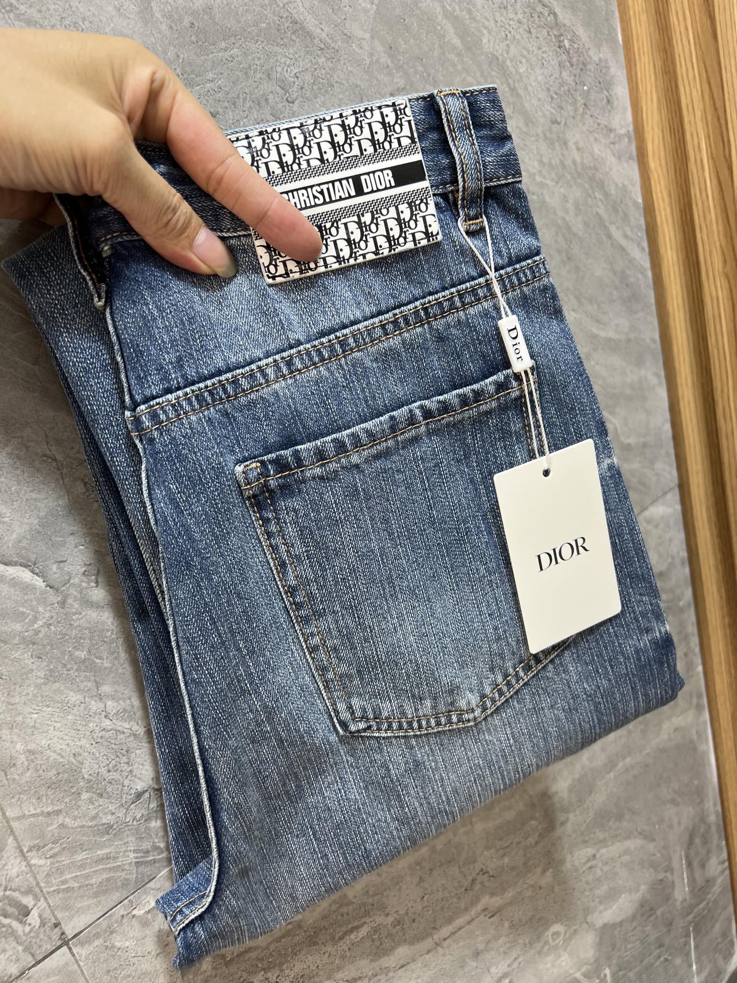 NO:531436,Dior/Dior 2025 autumn and winter new products, complete three standards, jeans, good products, don't need to introduce too much, look at the details, counter number 29-38, 175/140 upper body 32,,dior,dior,jeans,alexander wang19860909Dior/迪奥 2025秋冬新品 三标齐全 牛仔裤 好货不用过多介绍 看细节 专柜码数29-38 175/140上身32码,,dior,dior,jeans,alexander wang,Men's clothing