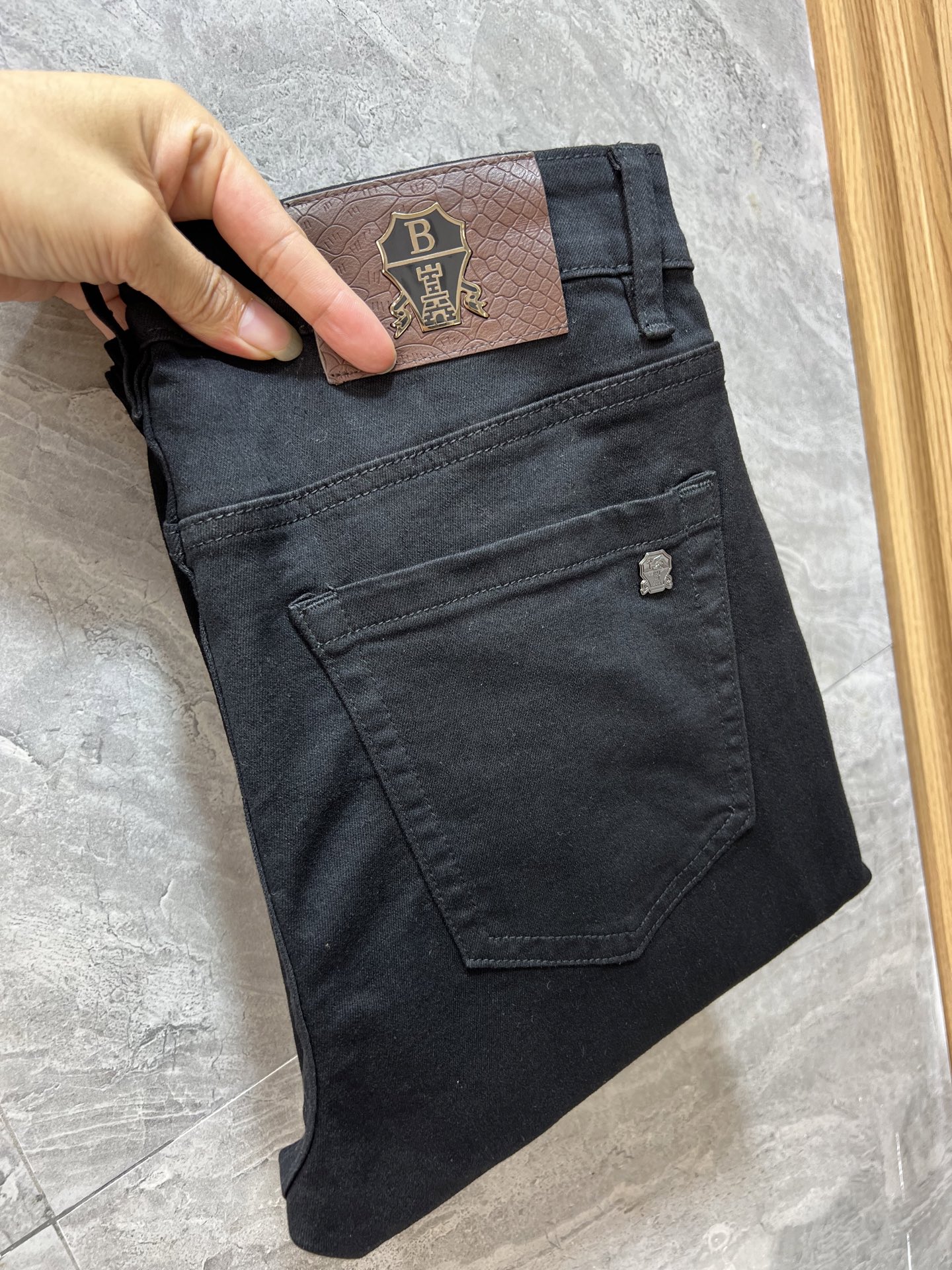 NO:531443,BC 2025 autumn and winter new products, complete three standards, jeans, good products, don't need to introduce too much, look at the details, counter number 29-38, 175/140, upper body 32, jeans, alexander wang19860909BC 2025秋冬新品 三标齐全 牛仔裤 好货不用过多介绍 看细节 专柜码数29-38 175/140上身32码,,jeans,alexander wang,Men's clothing