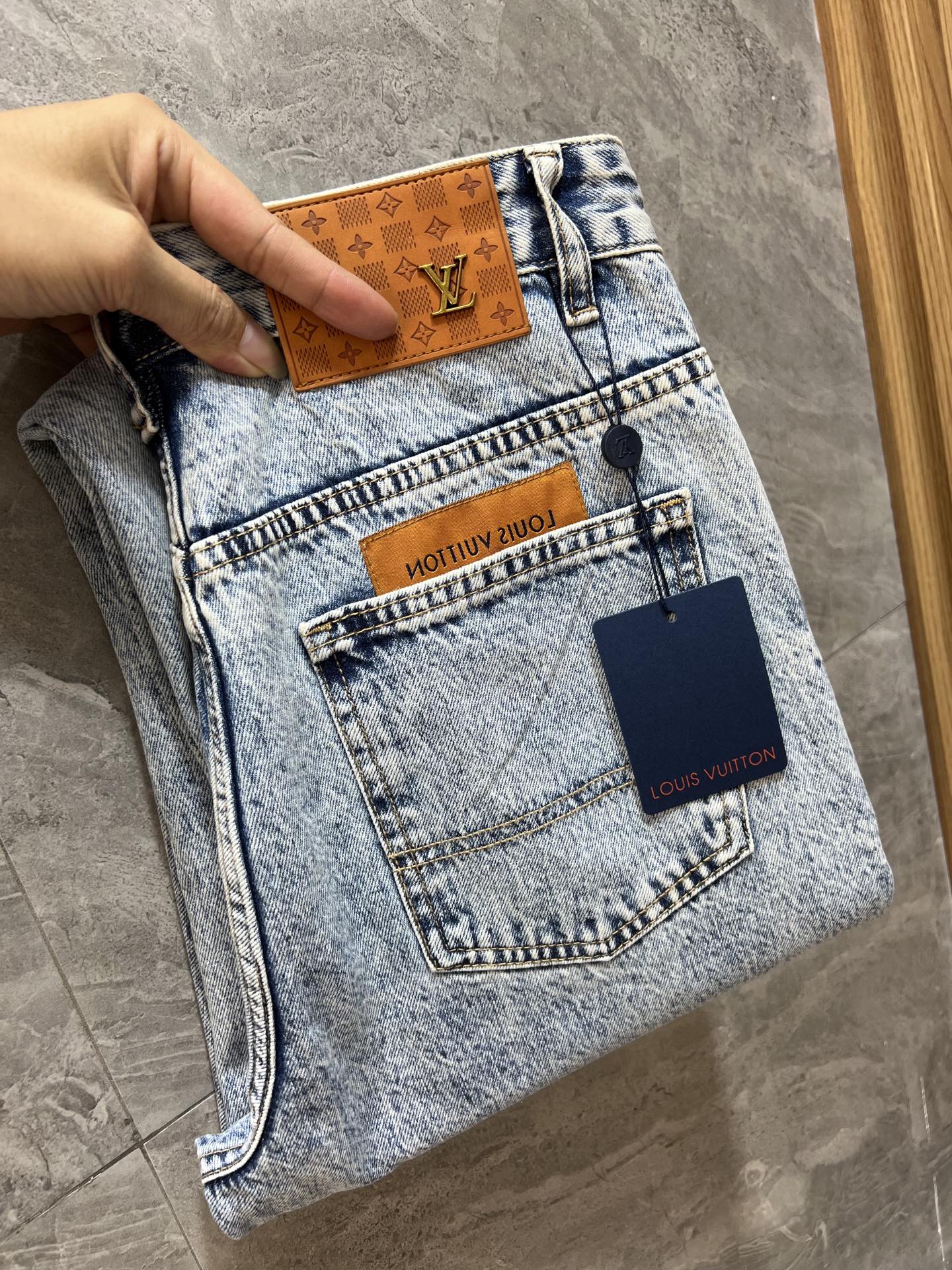 NO:531446,LV/Louis Vuitton 2025 autumn and winter new products, complete three standards, jeans, good products, don't need to be introduced too much, look at the details, counter code number 29-38 175/140 upper body 32,,louis vuitton,louis vuitton,jeans,alexander wang19860909LV/路易威登 2025秋冬新品 三标齐全 牛仔裤 好货不用过多介绍 看细节 专柜码数29-38 175/140上身32码,,louis vuitton,louis vuitton,jeans,alexander wang,Men's clothing