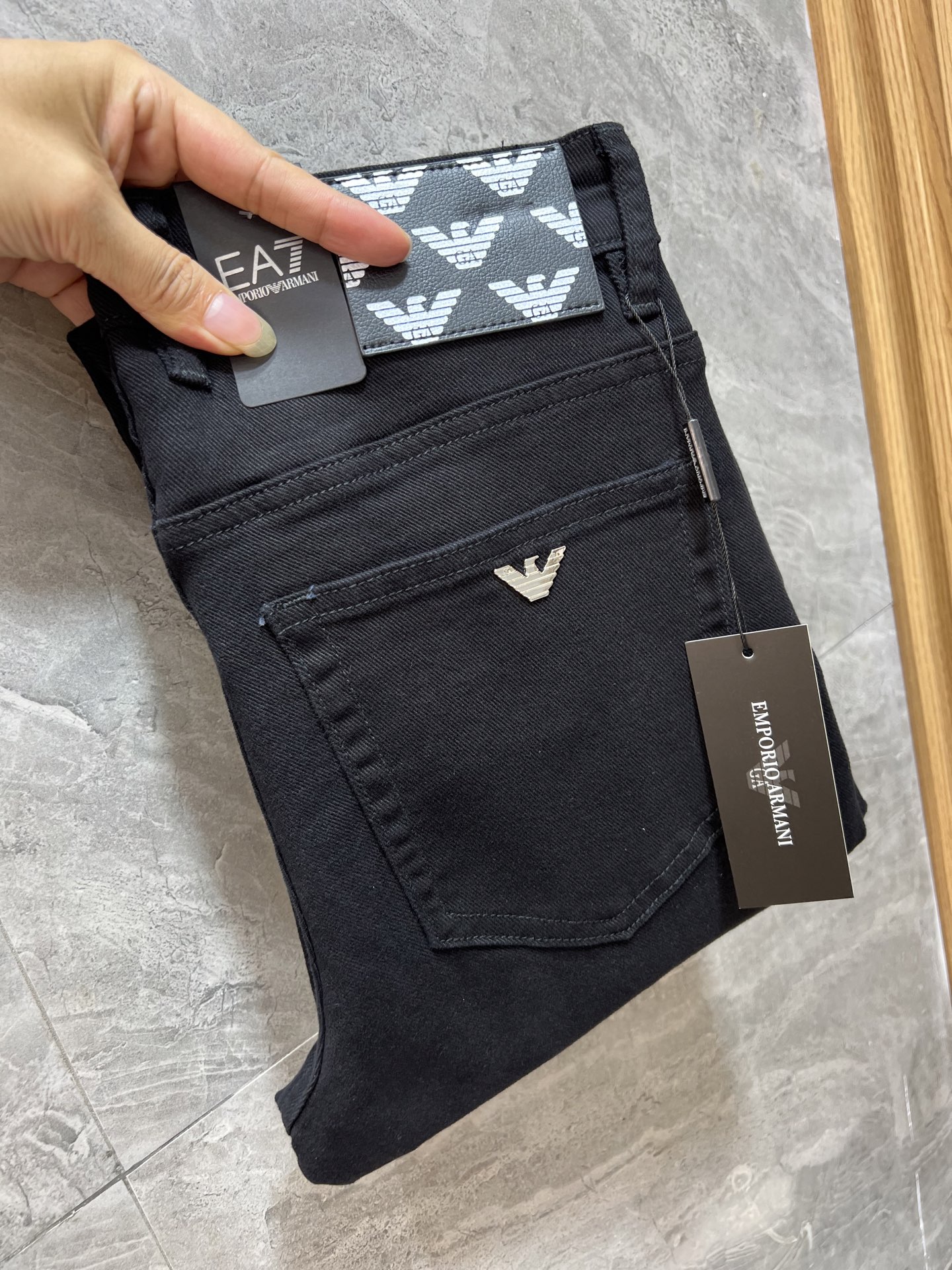 NO:531448,Armani/Armani 2025 autumn and winter new products, complete three standards, jeans, good products, don't need to be introduced too much, look at the details, counter number 29-38, 175/140 upper body 32,,armani,armani,jeans,alexander wang19860909Armani/阿玛尼 2025秋冬新品 三标齐全 牛仔裤 好货不用过多介绍 看细节 专柜码数29-38 175/140上身32码,,armani,armani,jeans,alexander wang,Men's clothing