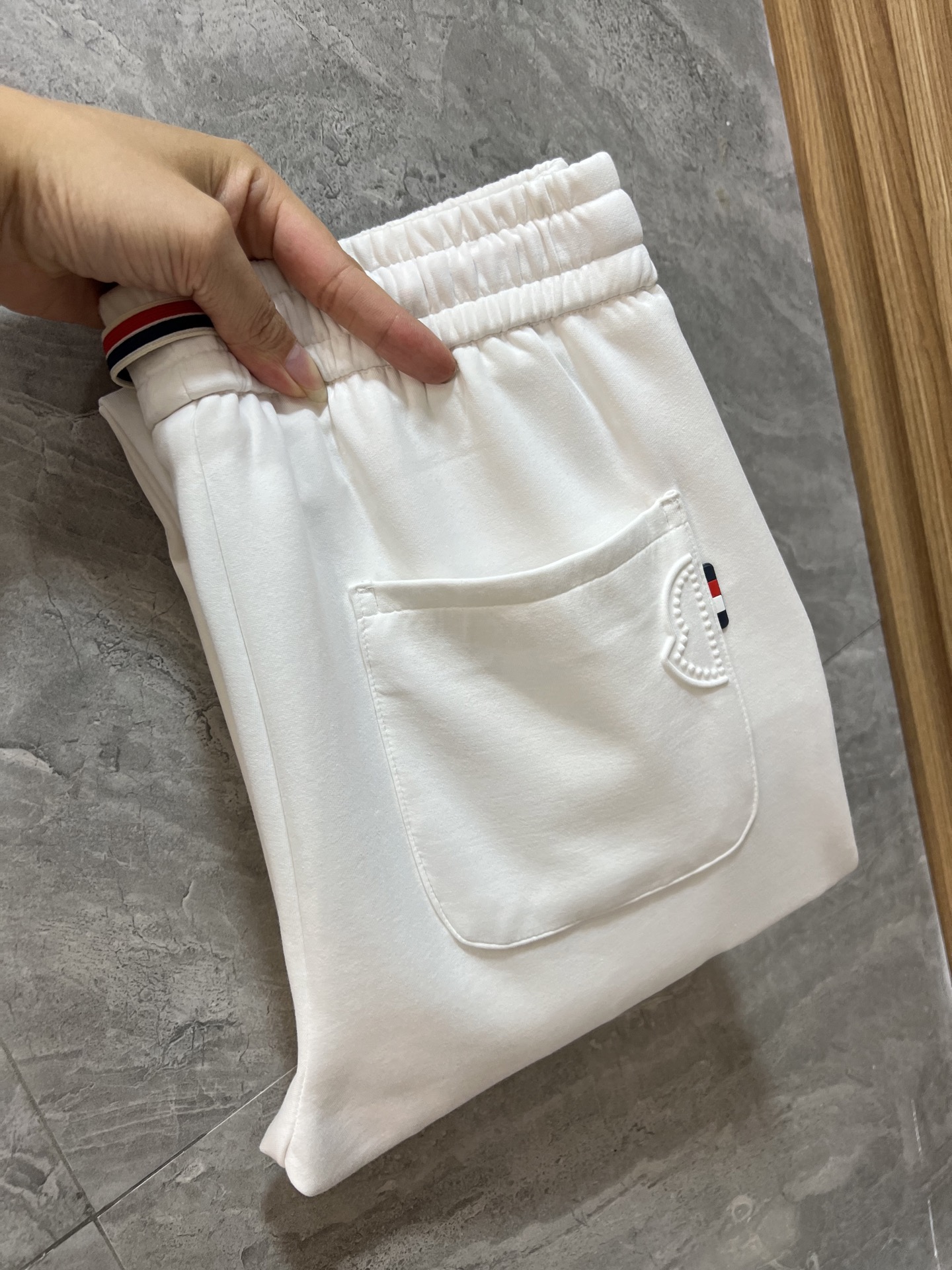 NO:531456,Moncler/满号 2025 autumn and winter new products, complete three standards, casual pants, no need to introduce too much good products, look at the details, counter number M-XXXXL 175/140 upper body L,, Moncler, alexander wang19860909Moncler/蒙口 2025秋冬新品 三标齐全 休闲裤 好货不用过多介绍 看细节 专柜码数M-XXXXL 175/140上身L,,Moncler,alexander wang,Men's clothing