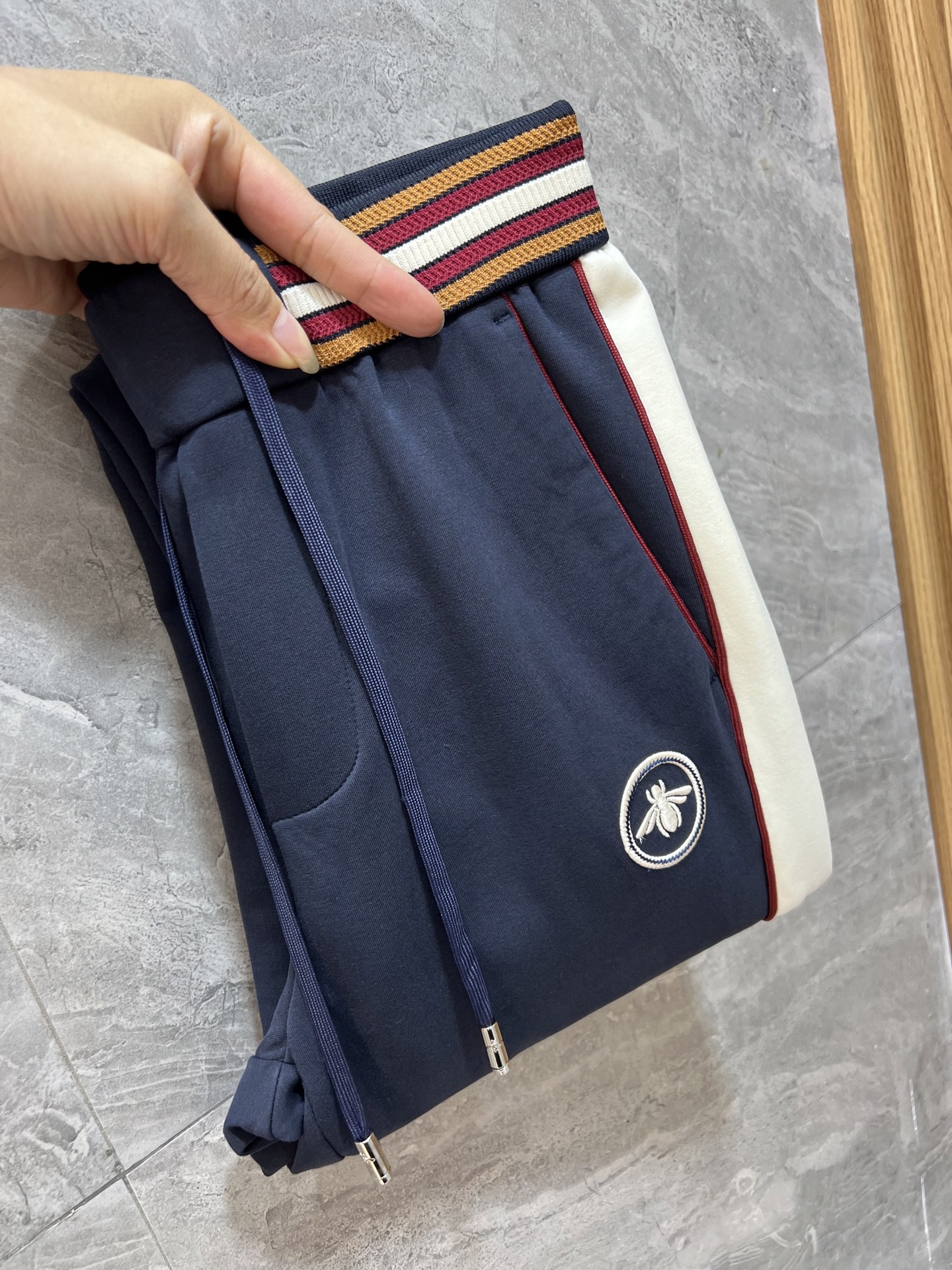 NO:564207,Gucci/Gucci new autumn and winter products, complete with three labels, casual pants, good products, no need to introduce too much, look at the details, counter size M-XXXXL 175/140 upper body L,, gucci, alexander wang19860909Gucci/古奇 秋冬新品 三标齐全 休闲裤 好货不用过多介绍 看细节 专柜码数M-XXXXL 175/140上身L,,gucci,alexander wang,Men's clothing