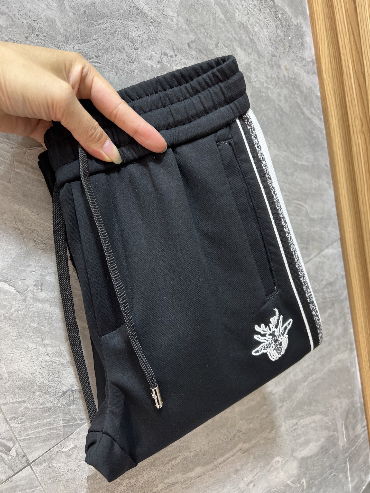 NO:564214,Dior/Dior new autumn and winter products, complete with three labels, casual pants, good products, no need to introduce too much, look at the details, counter size M-XXXXL 175/140 upper body L,, dior, dior, alexander wang19860909Dior/迪奥 秋冬新品 三标齐全 休闲裤 好货不用过多介绍 看细节 专柜码数M-XXXXL 175/140上身L,,dior,dior,alexander wang,Men's clothing