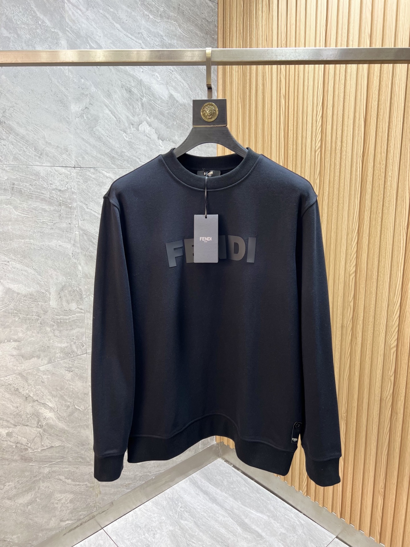 NO:540040,Fendi/Fendi 2025 autumn and winter new products, complete three standards, round neck sweatshirts, same style for men and women, good products do not need to be introduced too much, look at the details, counter code number S-XL 175/140 suggestion M,,fendi,fendi,hoodie,sweatshirts,alexander wang19860909Fendi/芬迪 2025秋冬新品 三标齐全 圆领卫衣 男女同款 好货不用过多介绍 看细节 专柜码数 S-XL 175/140建议M,,fendi,fendi,hoodie,sweatshirts,alexander wang,Men's clothing