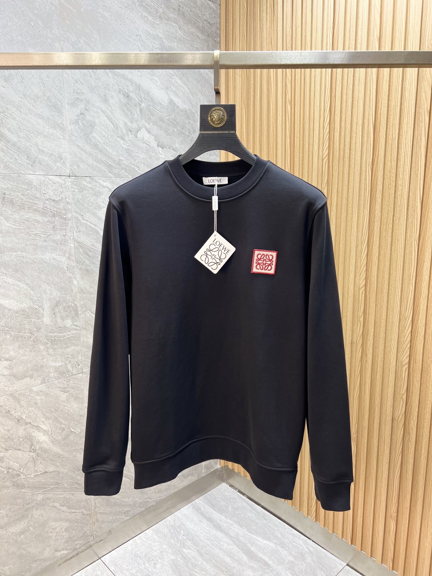 NO:540025,Loewe/Luo Yiwei 2025 autumn and winter new product, complete three standards, round neck sweatshirts, same style for men and women, good products do not need to be introduced too much, look at the details, counter code number S-XL 175/140 suggestion M,,loewe,loewe,hoodie,sweatshirts,alexander wang19860909Loewe/罗意威 2025秋冬新品 三标齐全 圆领卫衣 男女同款 好货不用过多介绍 看细节 专柜码数 S-XL 175/140建议M,,loewe,loewe,hoodie,sweatshirts,alexander wang,Men's clothing