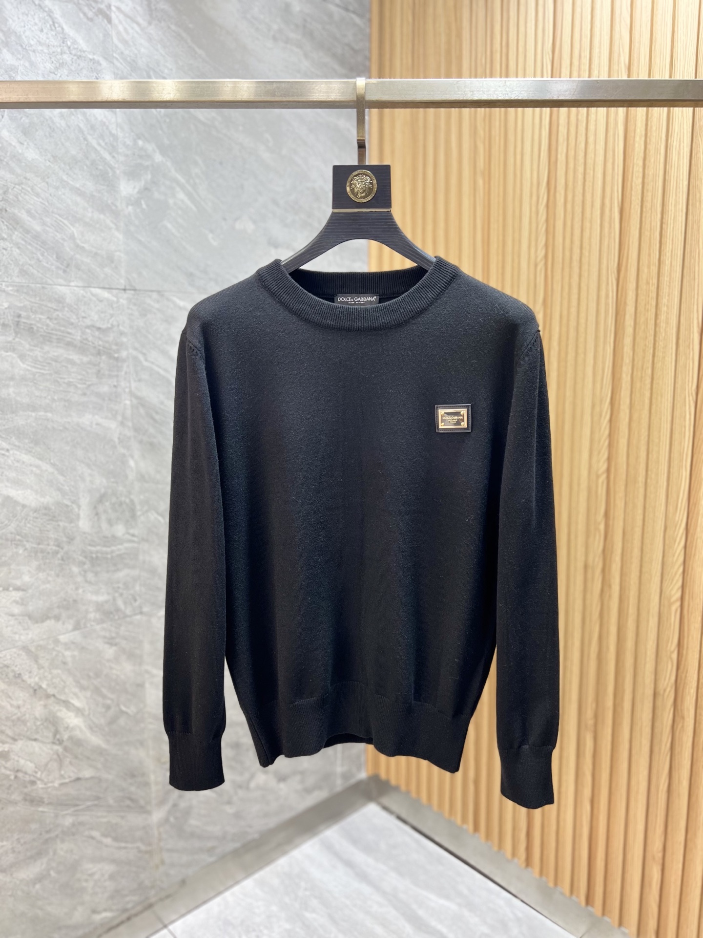 NO:540031,DG/Dougabana 2025 autumn and winter new products are available, complete three standards, round neck sweater, good products do not need to be introduced too much, look at the details, counter number M-XXXL 175/140 Suggestions L, Dolce&Gabbana, sweaters, alexander wang19860909DG/杜嘉班纳 2025年秋冬新品上新 三标齐全 圆领毛衣 好货不用过多介绍 看细节 专柜码数M-XXXL 175/140建议L,,Dolce&Gabbana,sweaters,alexander wang,Men's clothing