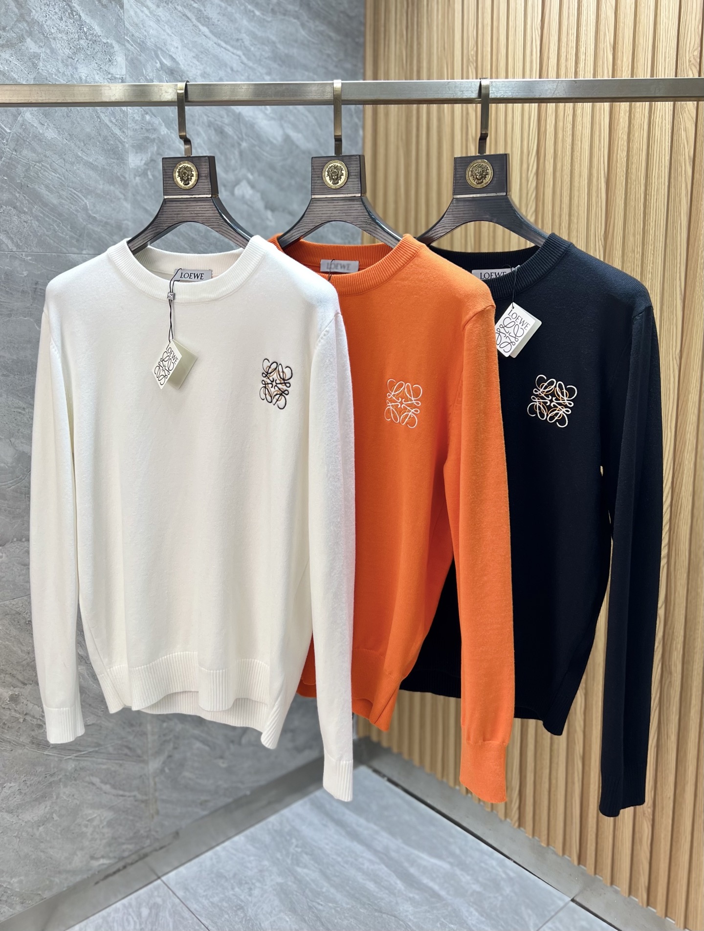NO:540043,Loewe/Luo Yiwei 2025 autumn and winter new products are available, three standards are complete, round neck sweater, good products do not need to be introduced too much, look at the details, counter number M-XXXL 175/140 Suggestions L,,loewe,loewe,sweaters,alexander wang19860909Loewe/罗意威 2025年秋冬新品上新 三标齐全 圆领毛衣 好货不用过多介绍 看细节 专柜码数M-XXXL 175/140建议L,,loewe,loewe,sweaters,alexander wang,Men's clothing