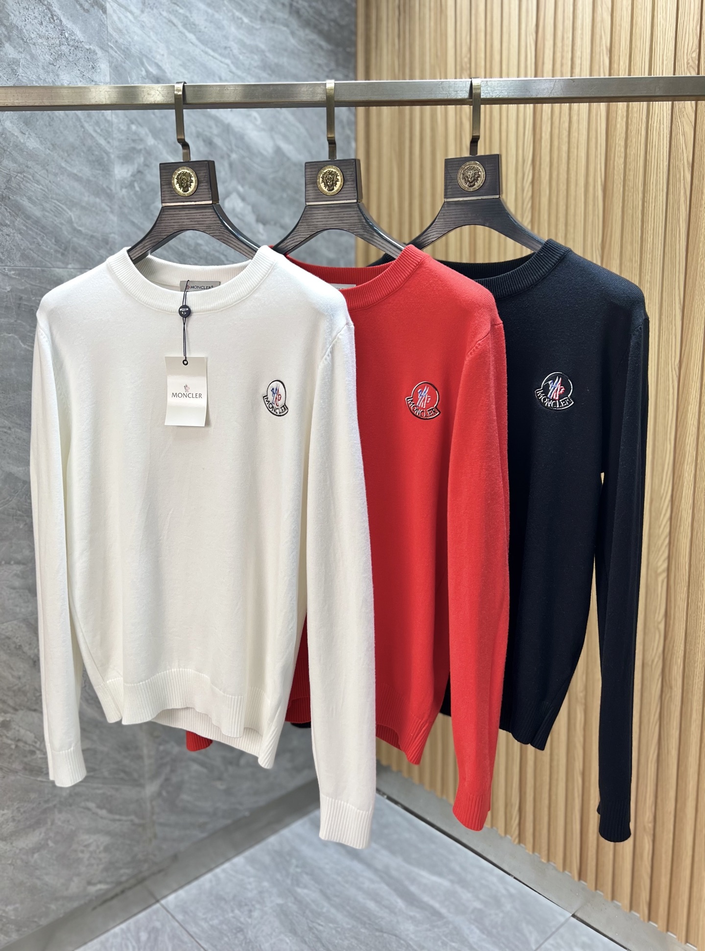 NO:540044,Moncler/Monkey 2025 new autumn and winter products are available, complete three standards, round neck sweater, good products do not need to be introduced too much, look at the details, counter number M-XXXL 175/140 Suggestions,,Moncler, sweaters,alexander wang19860909Moncler/蒙口 2025年秋冬新品上新 三标齐全 圆领毛衣 好货不用过多介绍 看细节 专柜码数M-XXXL 175/140建议L,,Moncler,sweaters,alexander wang,Men's clothing