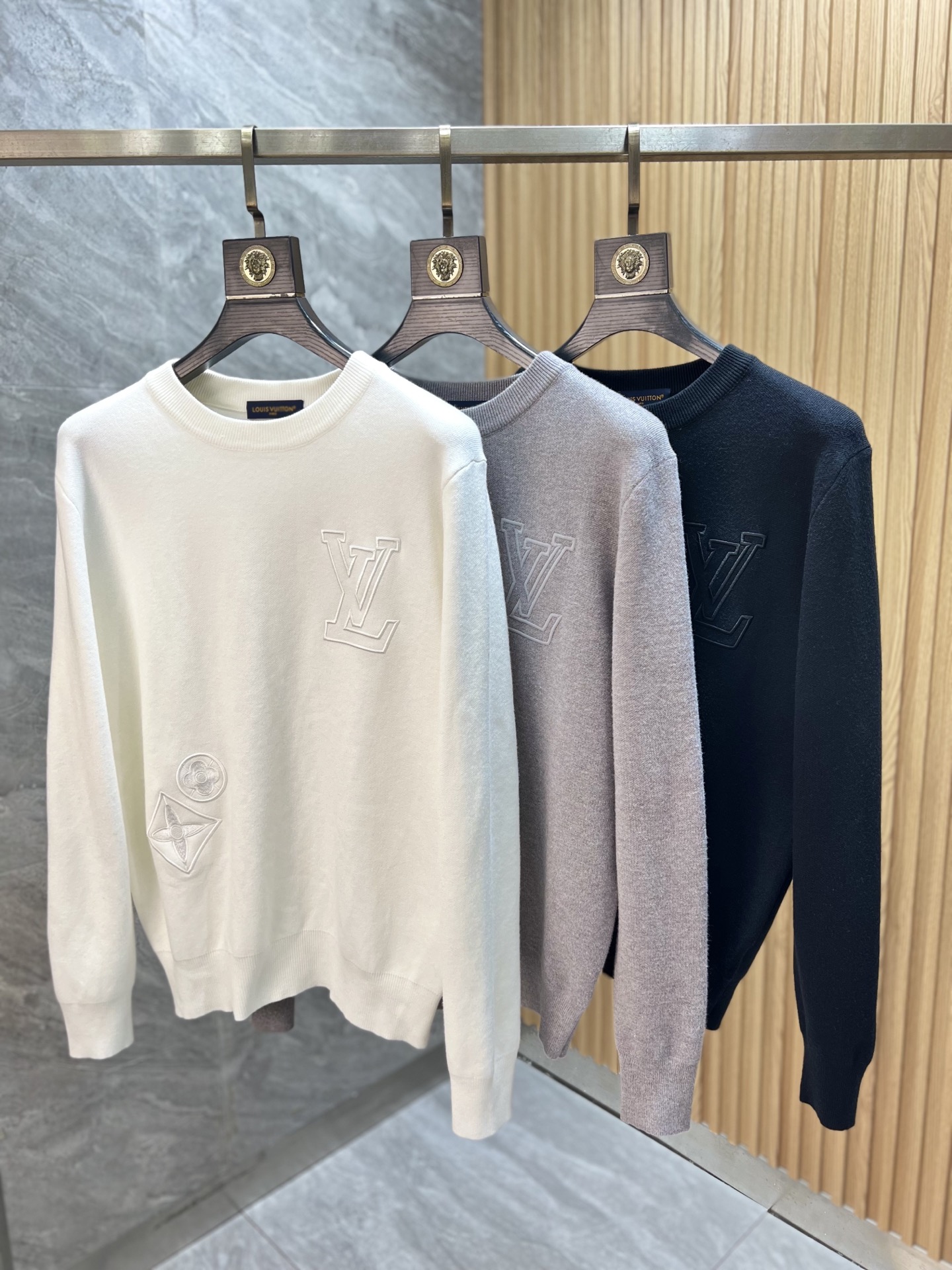 NO:540062,LV/Louis Vuitton 2025 autumn and winter new products are available, three standards are complete, round neck sweater, good products do not need to be introduced too much, look at the details, counter number M-XXXL 175/140 Suggestions, L, louis vuitton, louis vuitton, sweaters, alexander wang19860909LV/路易威登 2025年秋冬新品上新 三标齐全 圆领毛衣 好货不用过多介绍 看细节 专柜码数M-XXXL 175/140建议L,,louis vuitton,louis vuitton,sweaters,alexander wang,Men's clothing