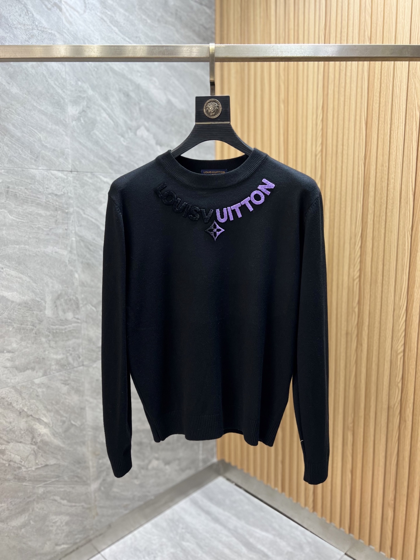 NO:538928,LV/Louis Vuitton 2025 new autumn and winter products are available, complete three standards, round neck sweater, good products do not need to be introduced too much, look at the details, counter number M-XXXL /140 suggestions L,,louis vuitton,louis vuitton,sweaters,alexander wang19860909LV/路易威登 2025年秋冬新品上新 三标齐全 圆领毛衣 好货不用过多介绍 看细节 专柜码数M-XXXL /140建议L,,louis vuitton,louis vuitton,sweaters,alexander wang,Men's clothing